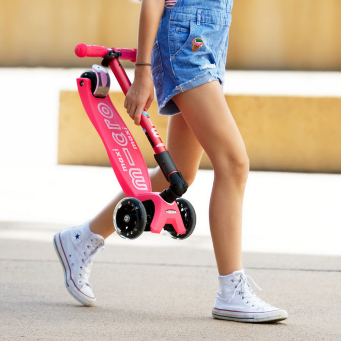 Micro Kickboard Maxi Deluxe Foldable LED