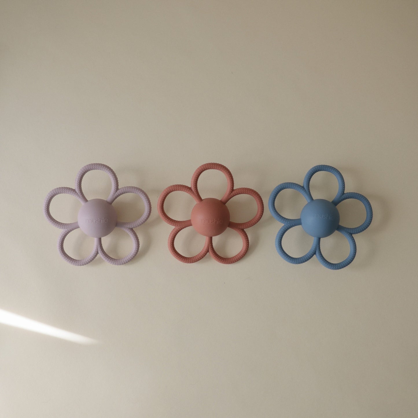 Daisy Rattle Teether - Babies in Bloom