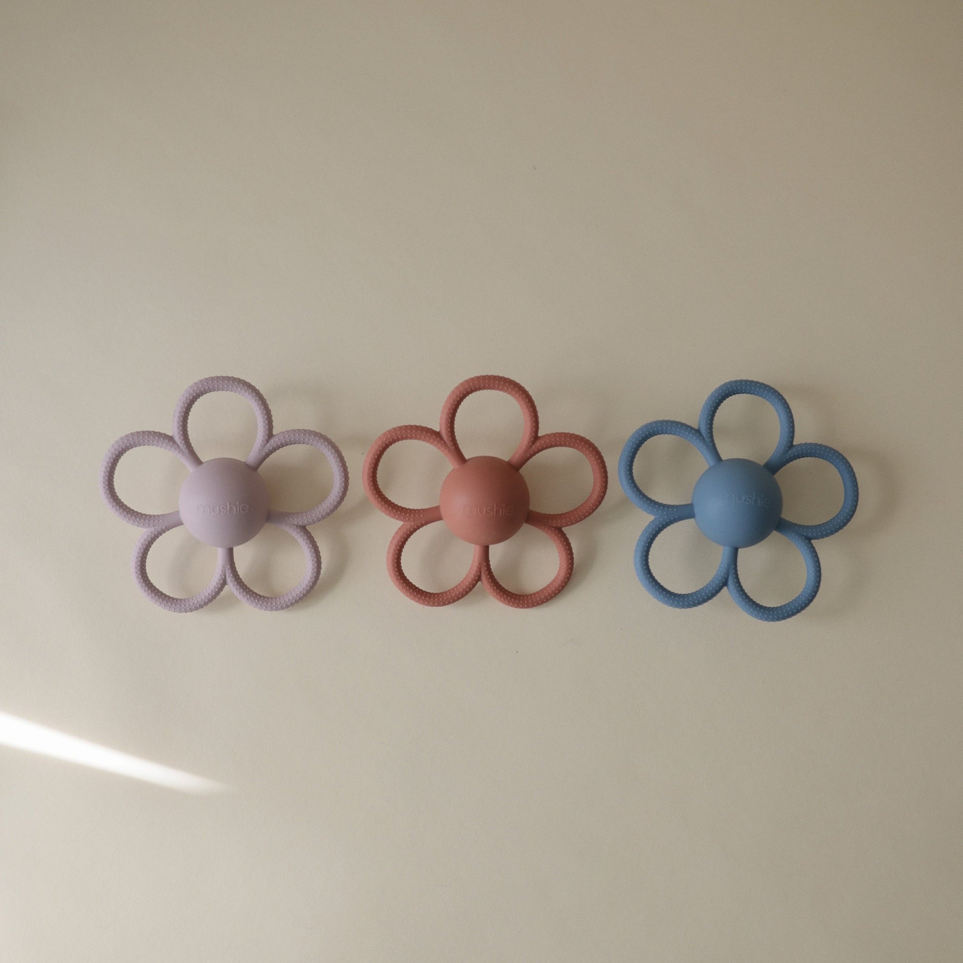 Daisy Rattle Teether - Babies in Bloom