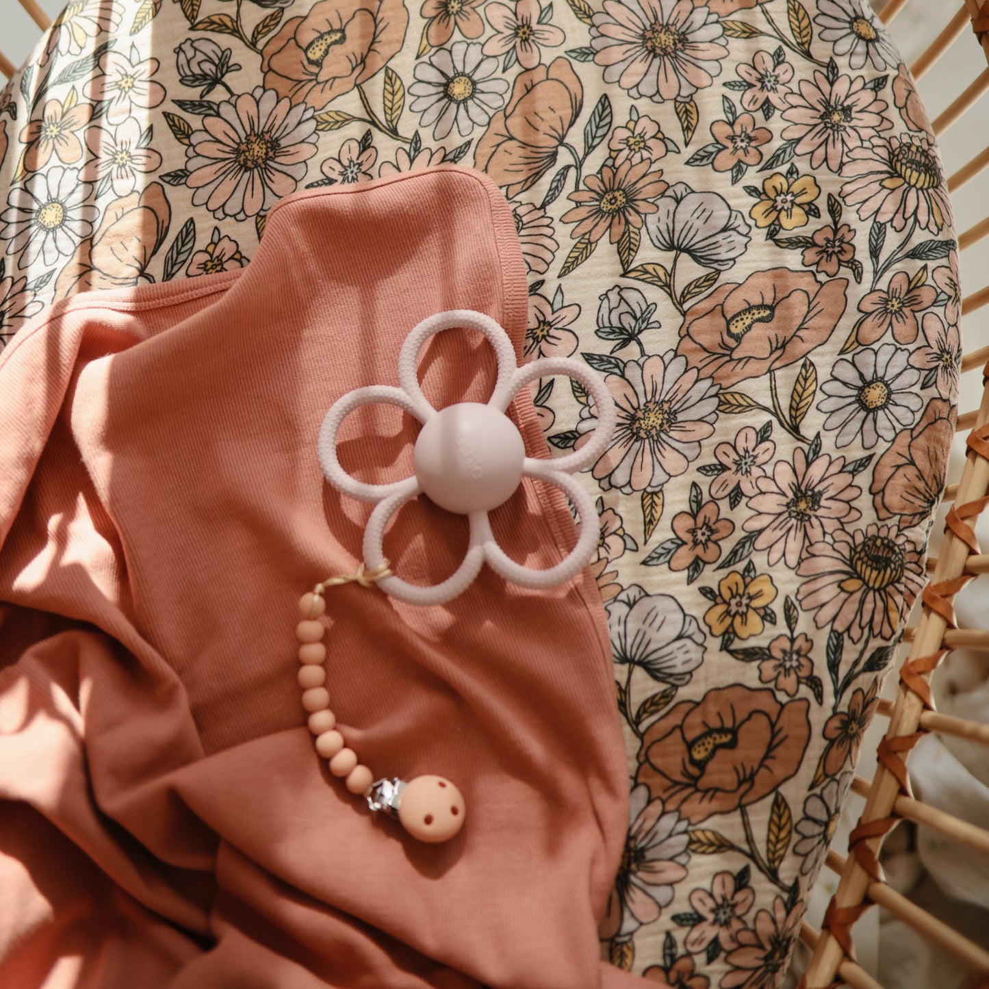 Silicone Pacifier Clip | Hera - Babies in Bloom
