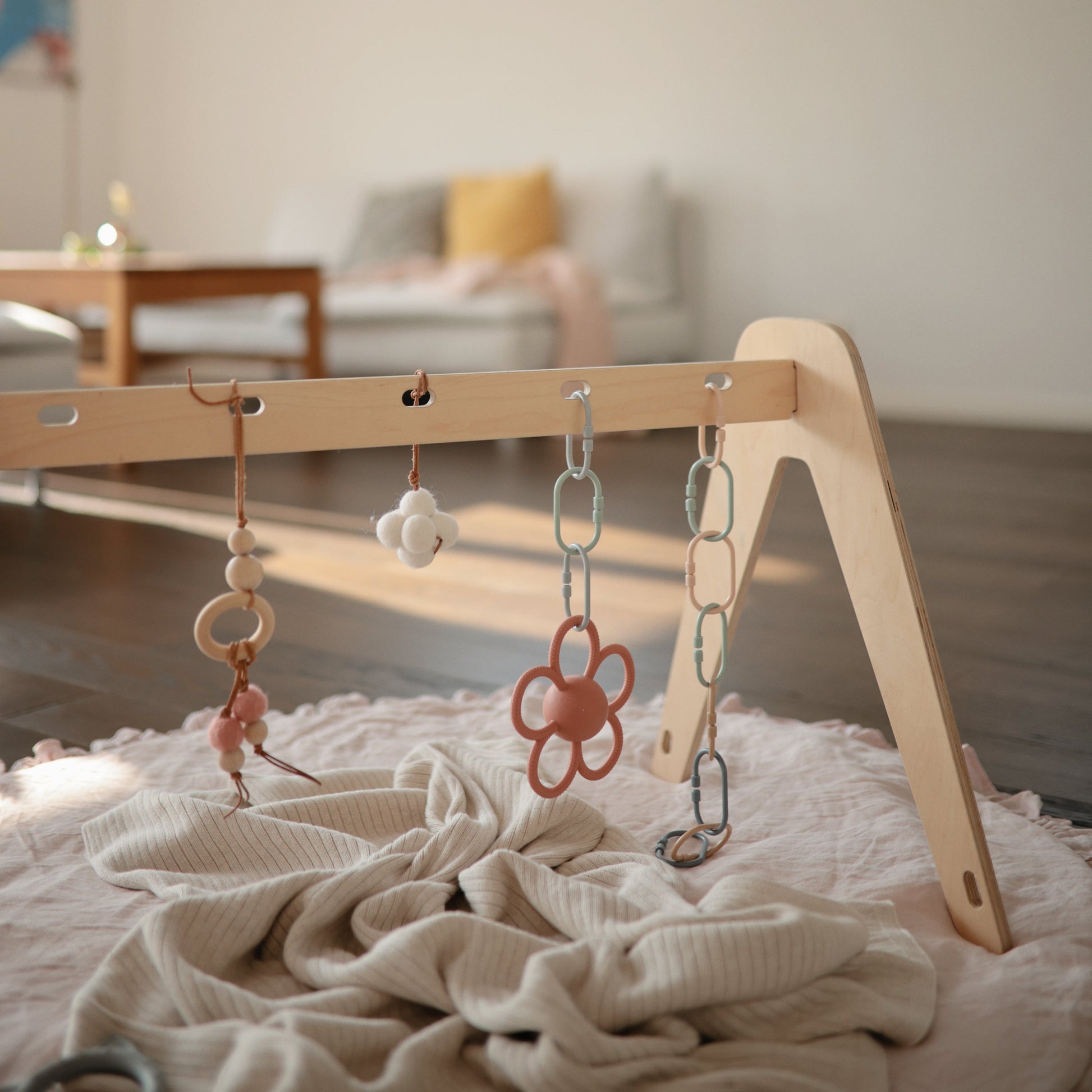 Daisy Rattle Teether - Babies in Bloom