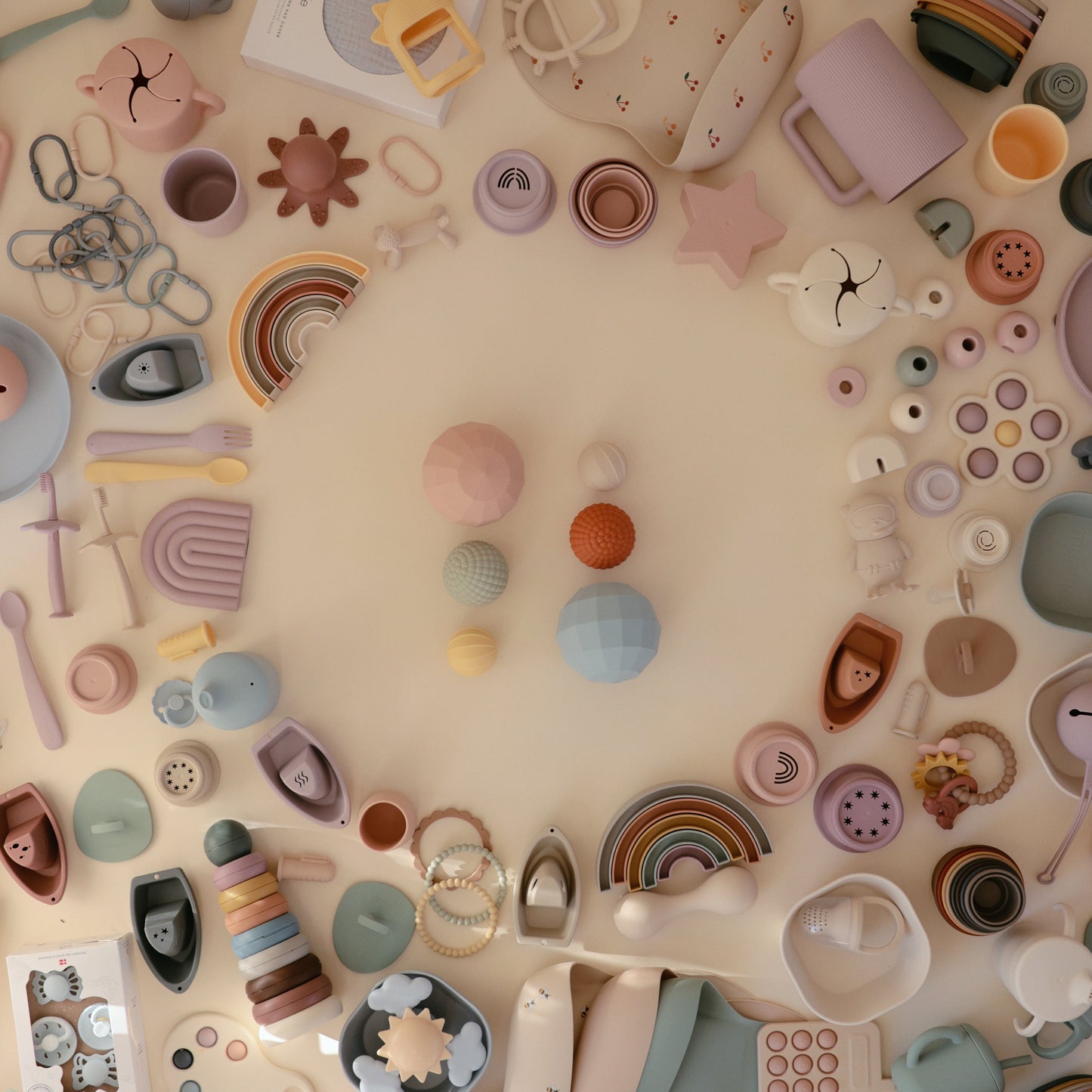Nesting Spheres Sensory Toy - Babies in Bloom