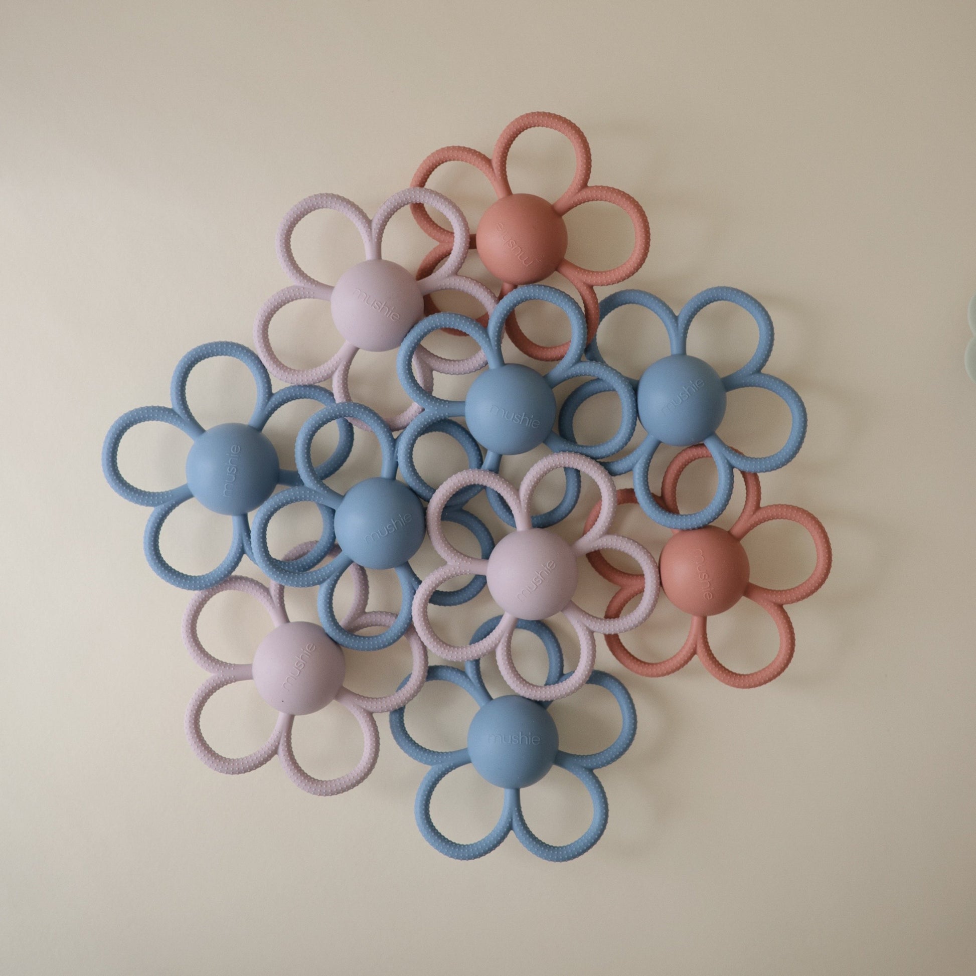 Daisy Rattle Teether - Babies in Bloom