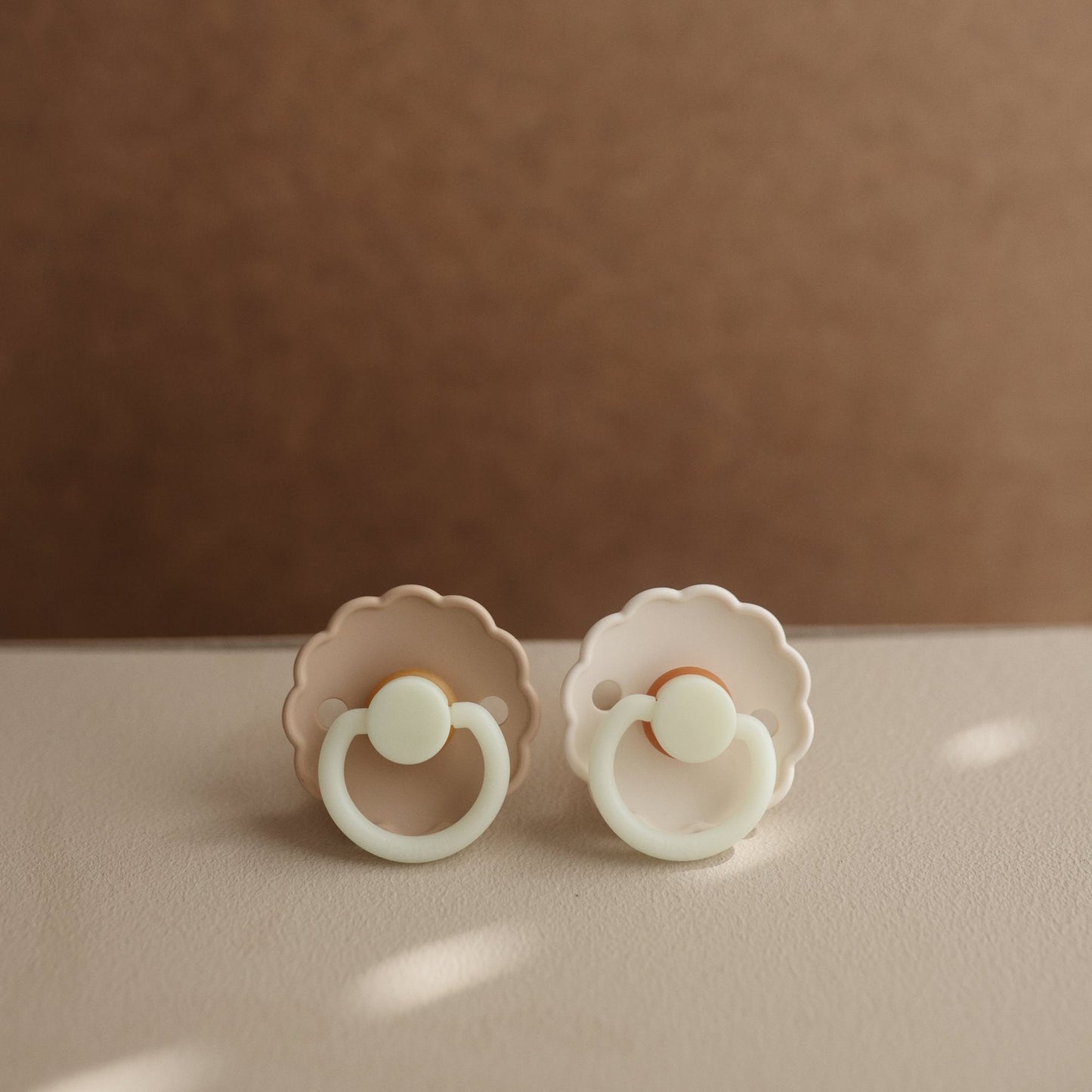 FRIGG Daisy Night Natural Rubber Pacifier 2-Pack - Babies in Bloom