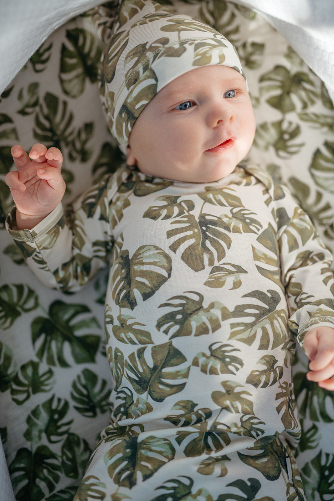 Island Leaf Cotton Stretch Newborn Gown & Hat Set