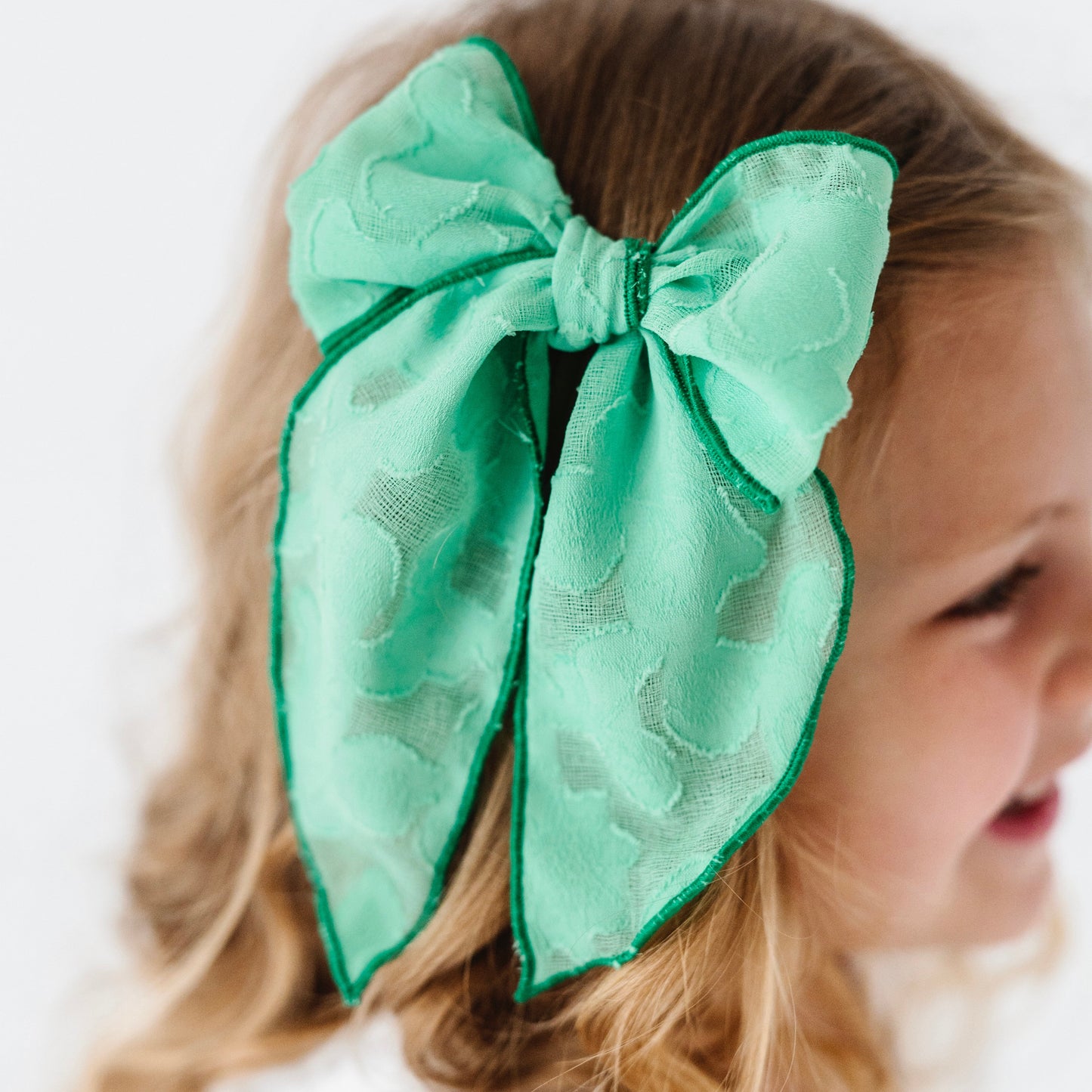 POINTED BIG BELLE CLIP: clover fields