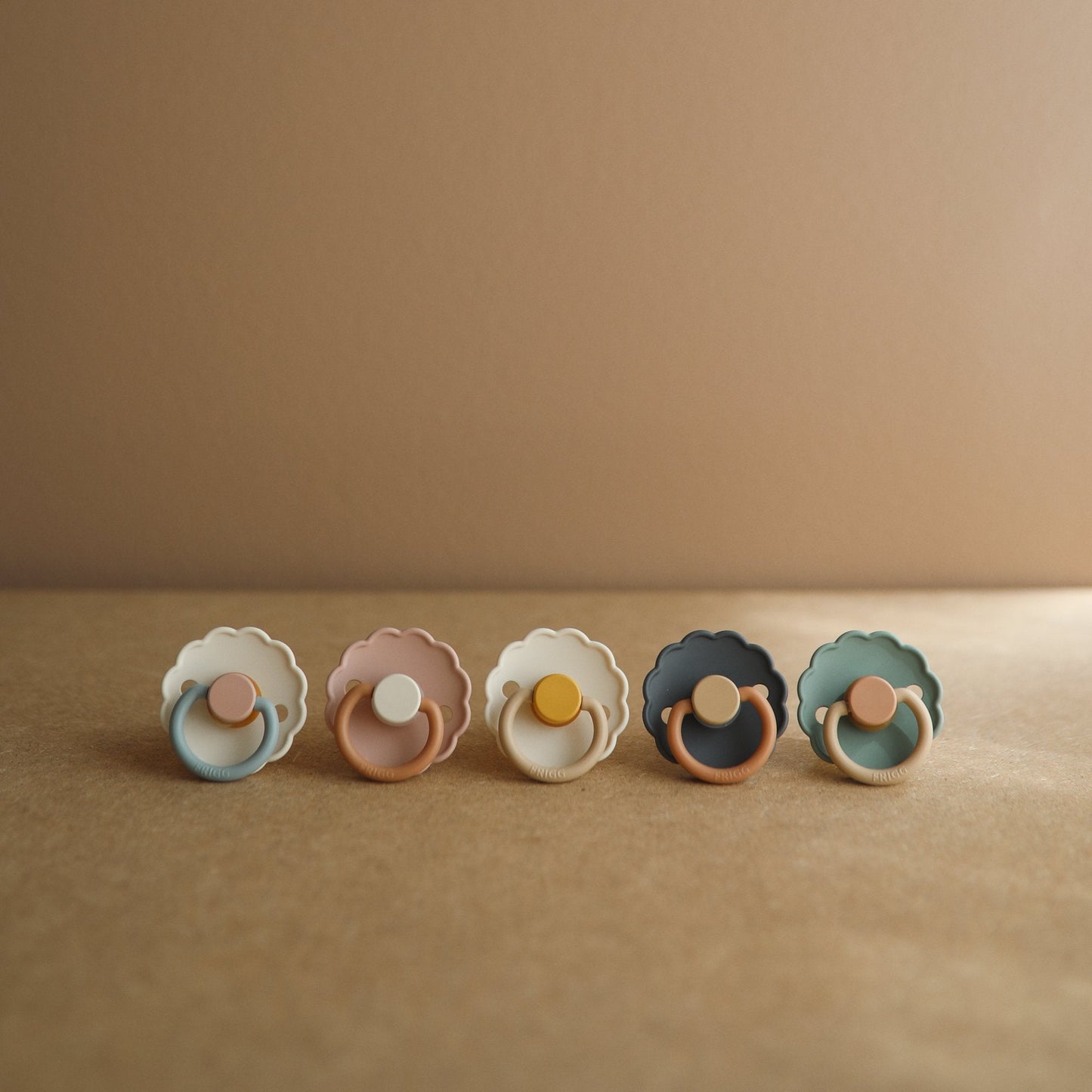 FRIGG Daisy Natural Rubber Pacifier 2-Pack - Babies in Bloom