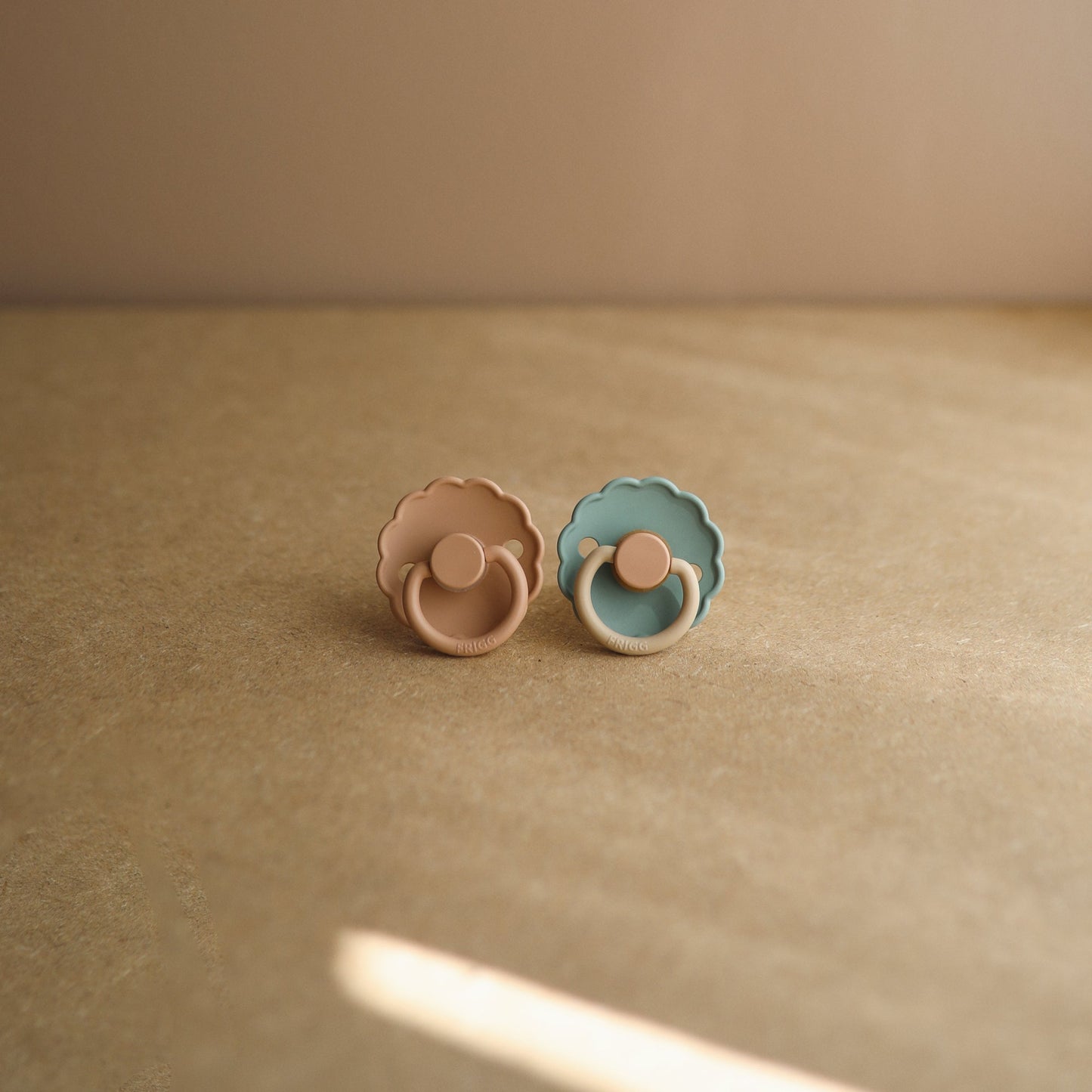 FRIGG Daisy Silicone Pacifier 2-Pack - Babies in Bloom
