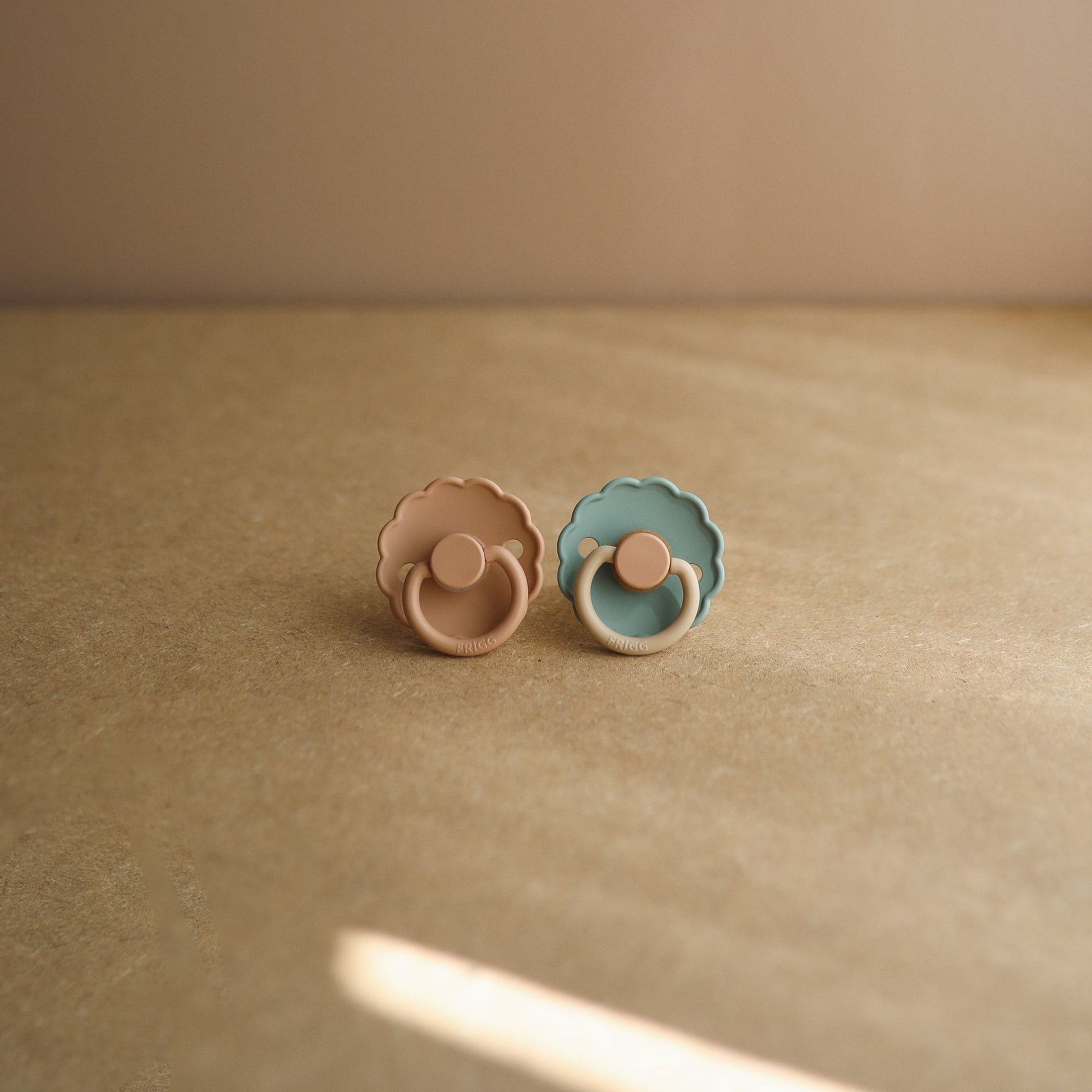 FRIGG Daisy Silicone Pacifier 2-Pack - Babies in Bloom