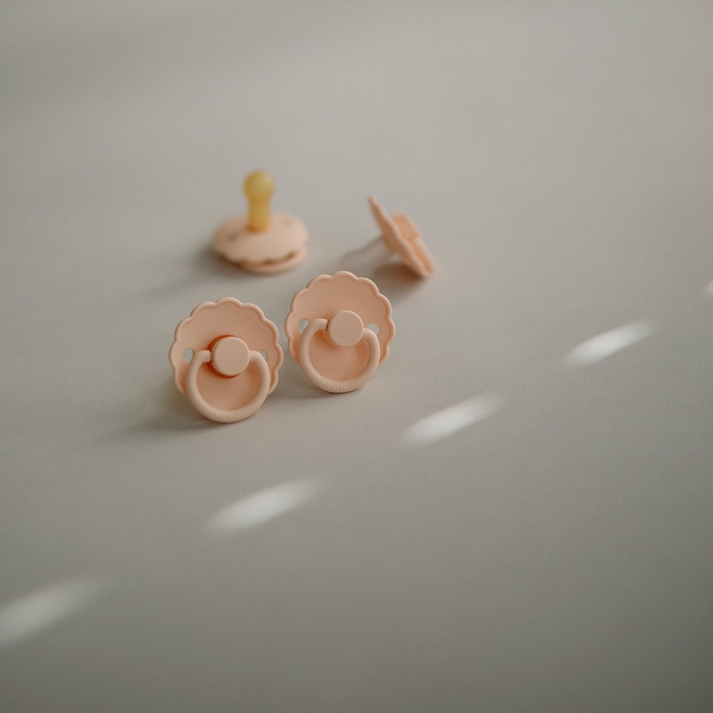 FRIGG Daisy Silicone Pacifier 2-Pack - Babies in Bloom
