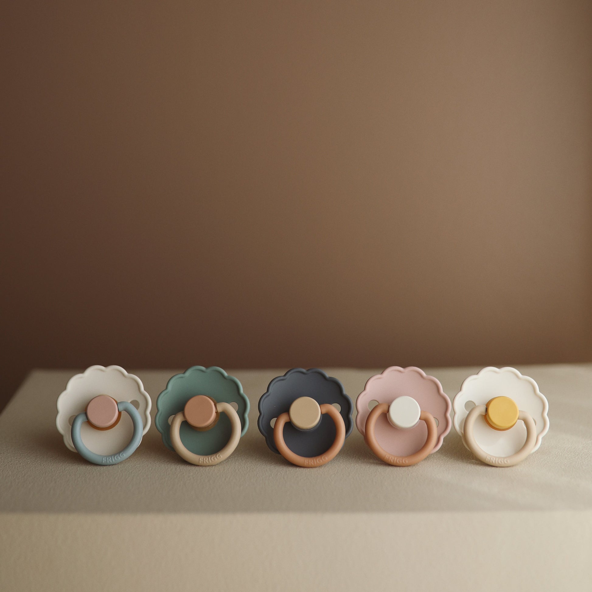 FRIGG Daisy Silicone Pacifier 2-Pack - Babies in Bloom