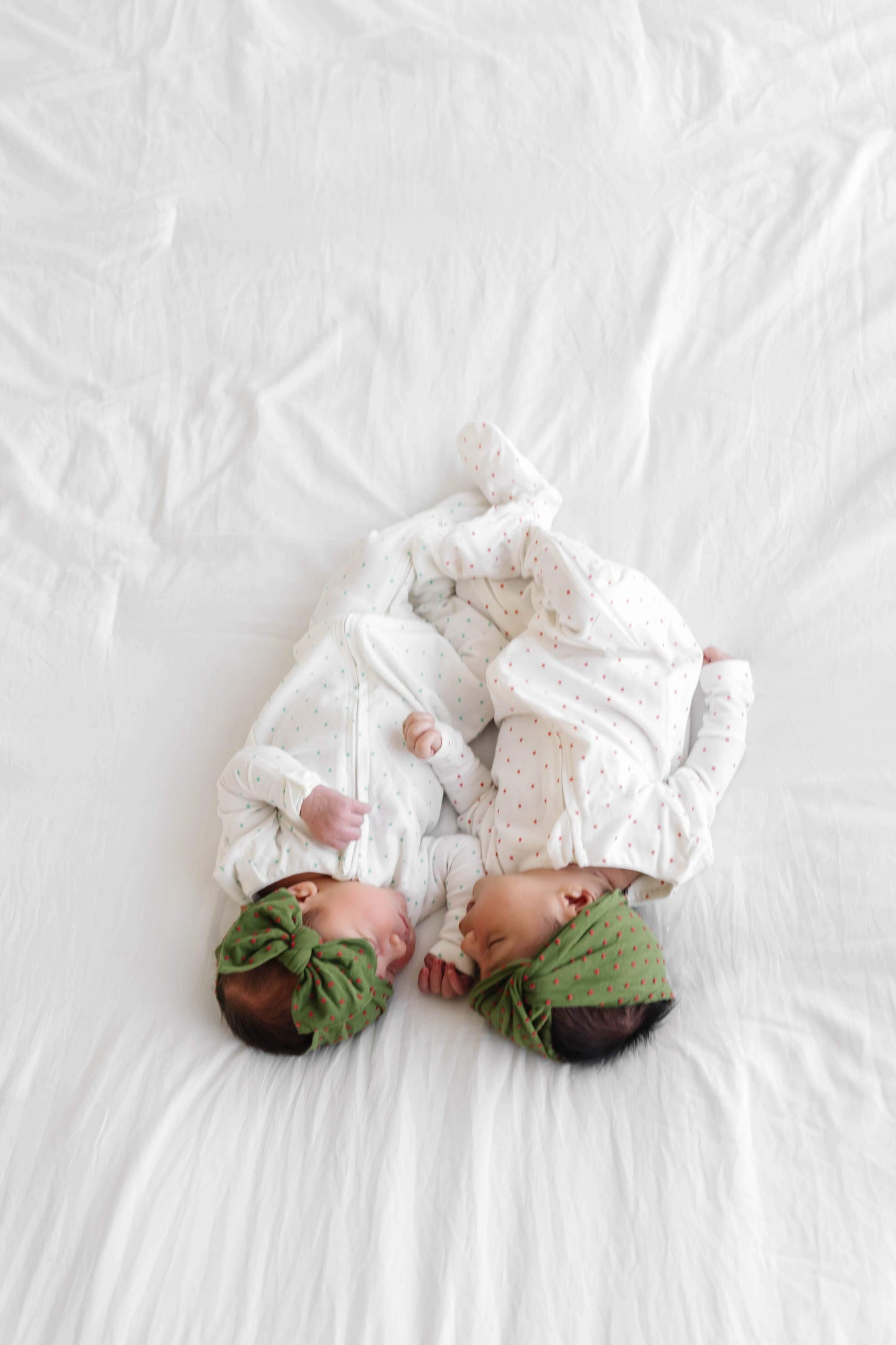 PATTERNED SHABBY KNOT: hunter green / red dot