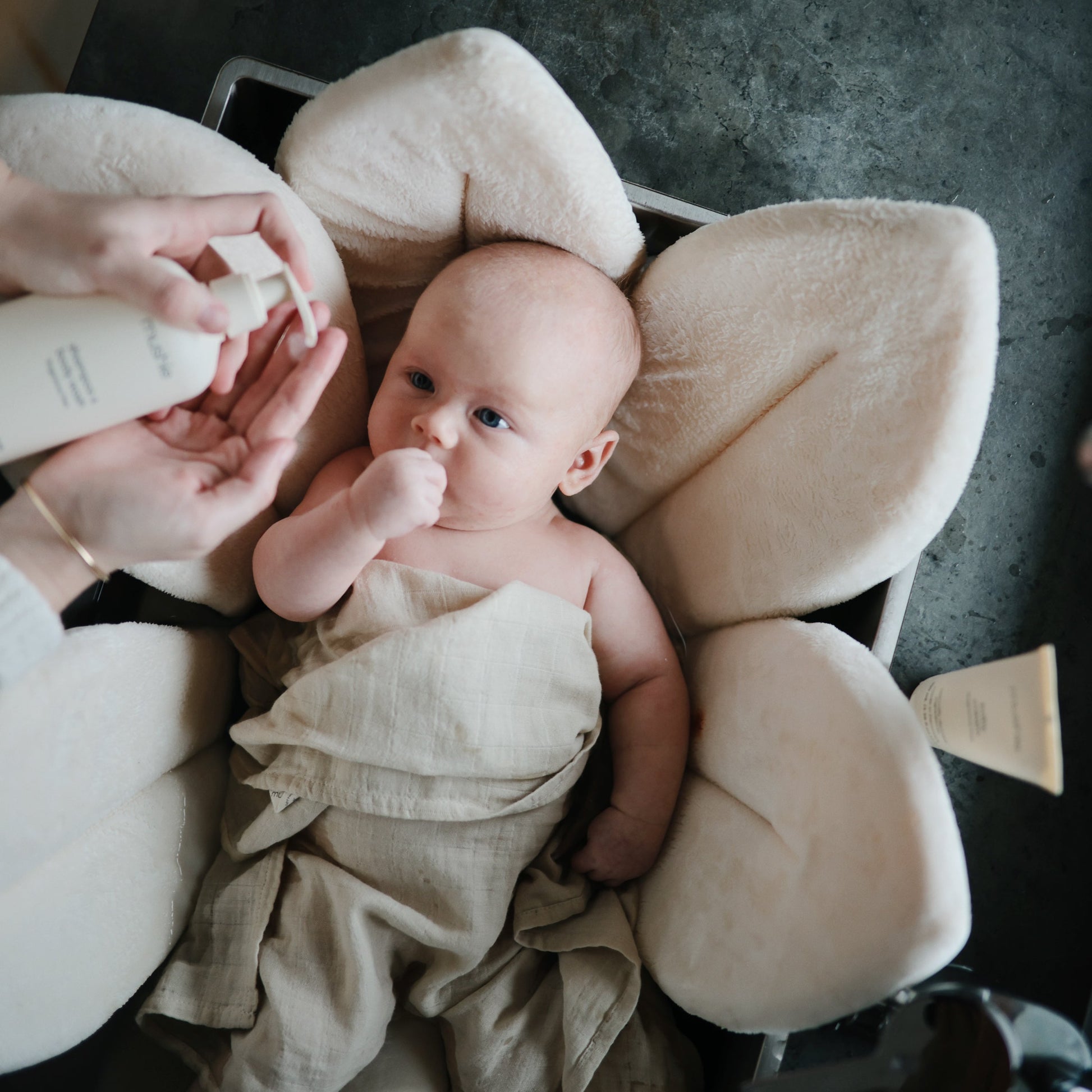 Organic Cotton Muslin Swaddle Blanket - Babies in Bloom