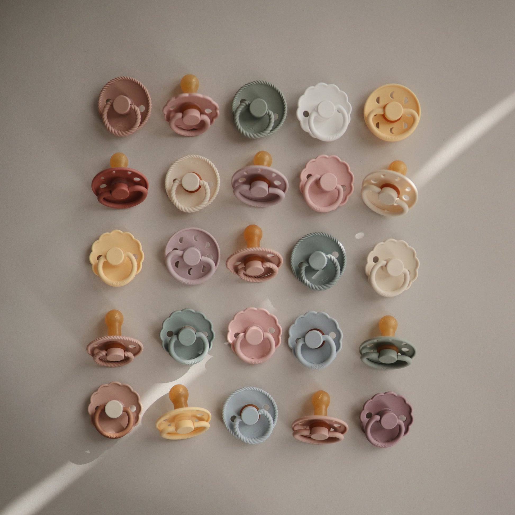 FRIGG Moon Natural Rubber Pacifier 2-Pack - Babies in Bloom