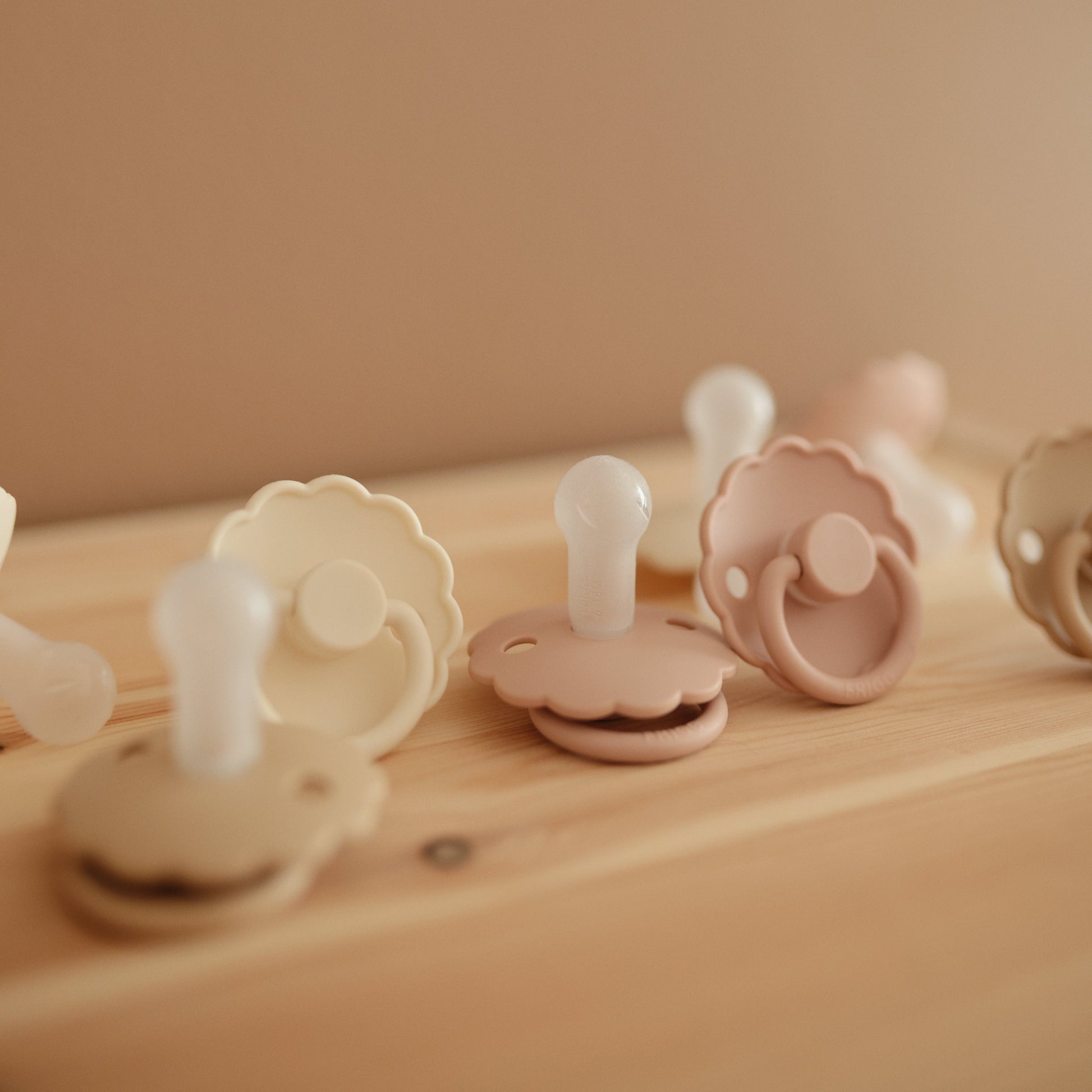 FRIGG Daisy Silicone Pacifier 2-Pack - Babies in Bloom