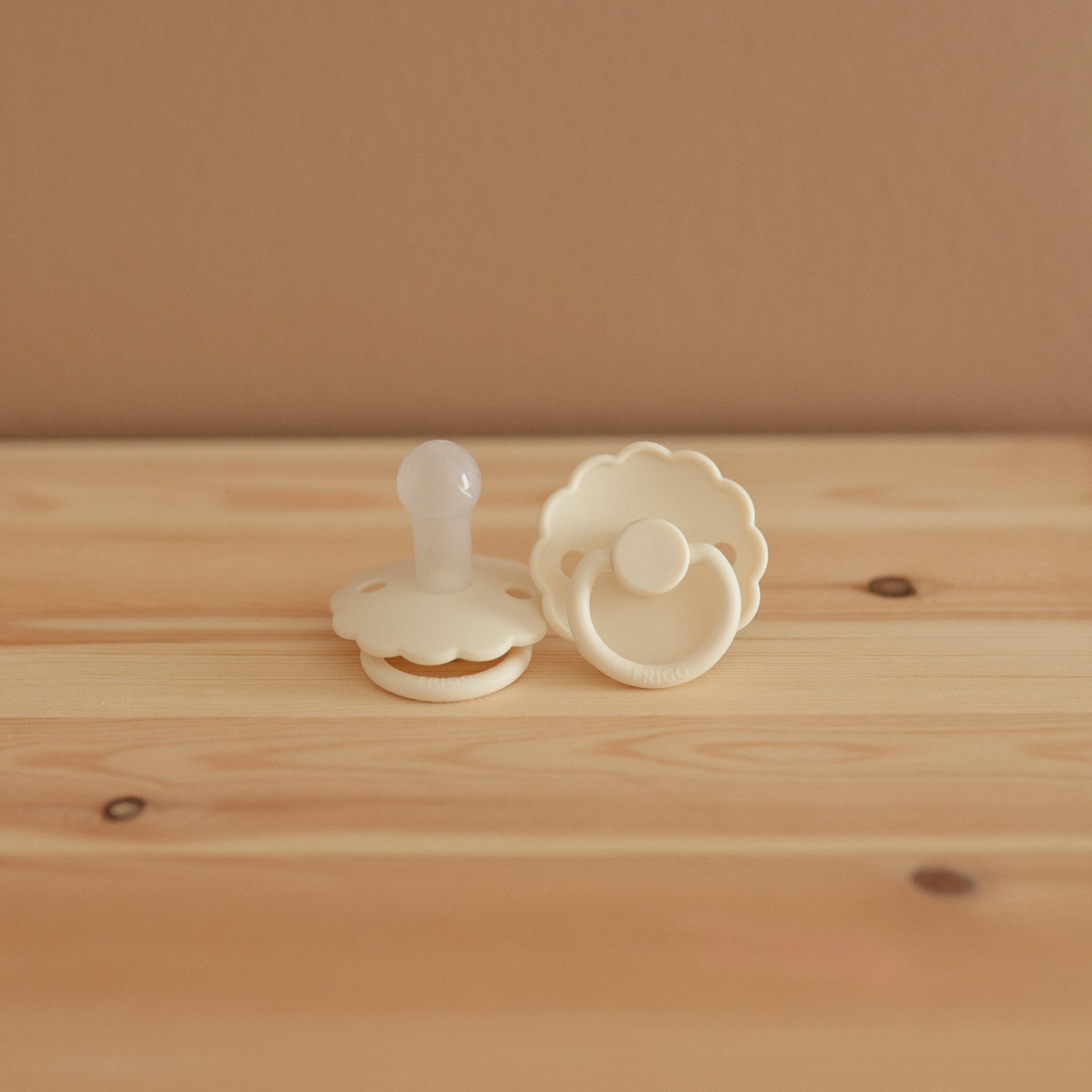 FRIGG Daisy Silicone Pacifier 2-Pack - Babies in Bloom