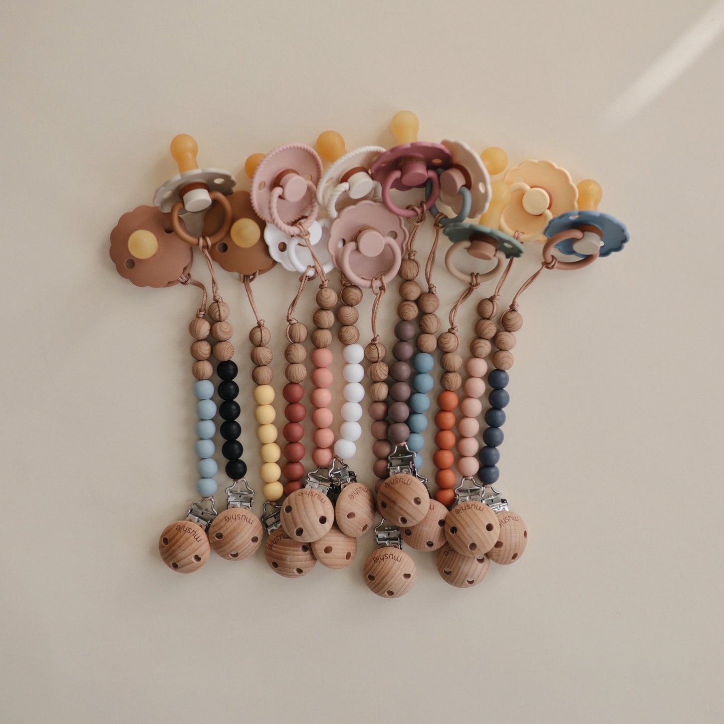 FRIGG Daisy Natural Rubber Pacifier 2-Pack - Babies in Bloom