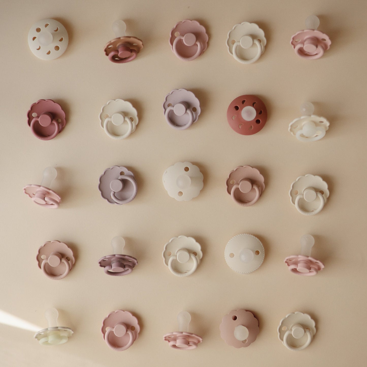 FRIGG Daisy Silicone Pacifier 2-Pack - Babies in Bloom