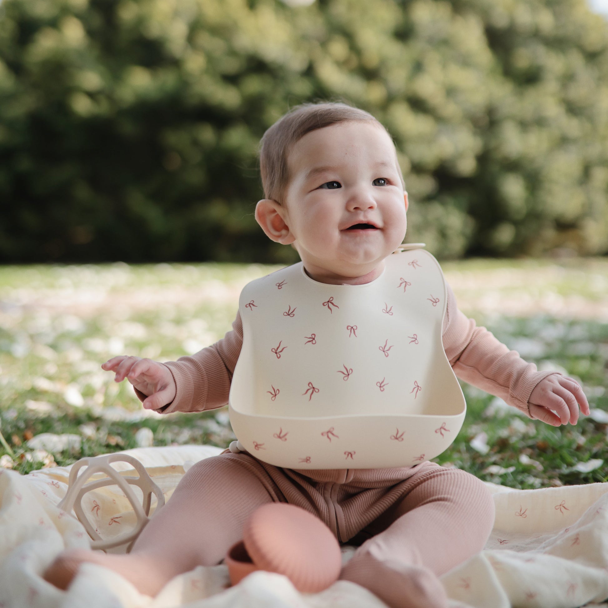 Silicone Baby Bib - Babies in Bloom