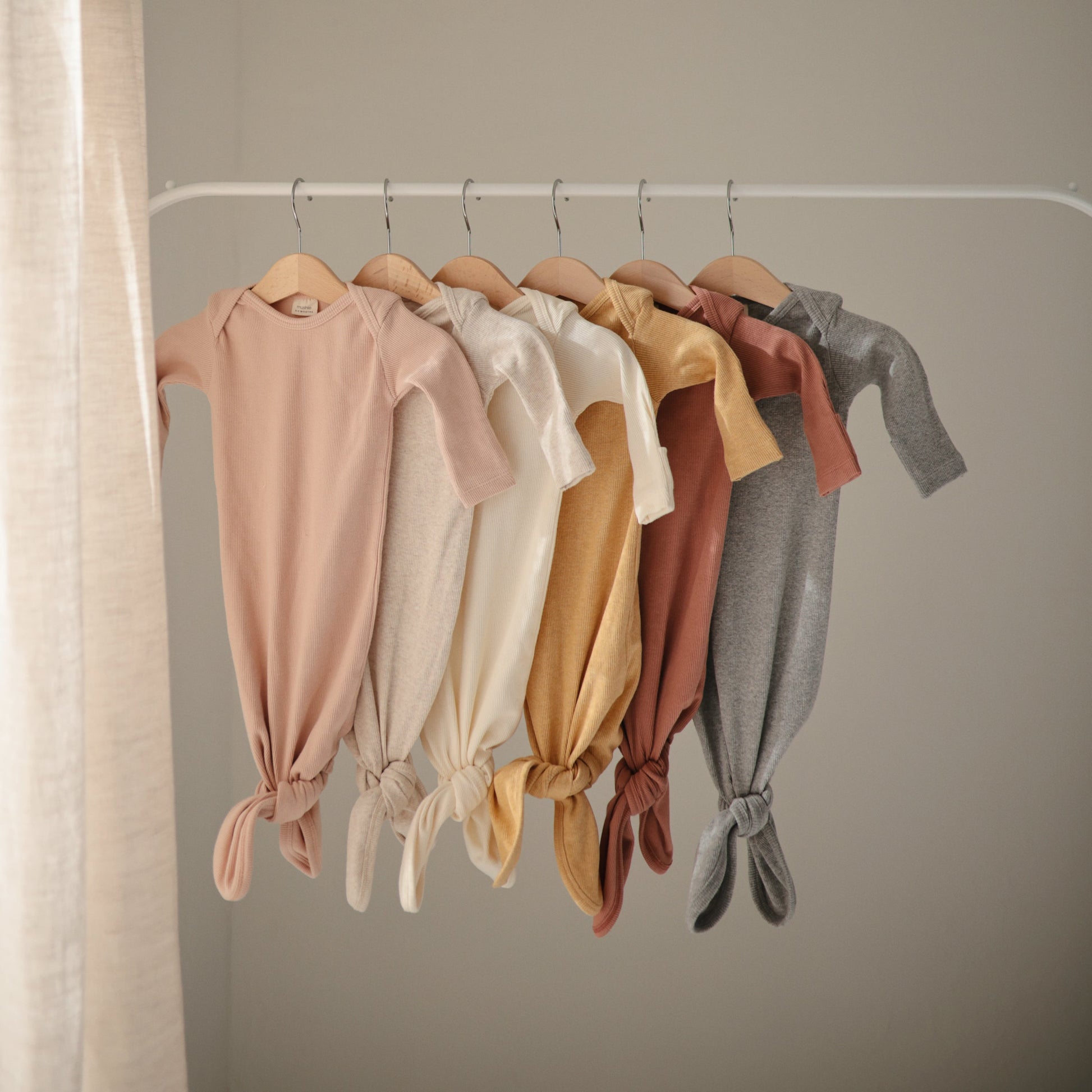 Ribbed Knotted Baby Gown + Beanie Set - Babies in Bloom