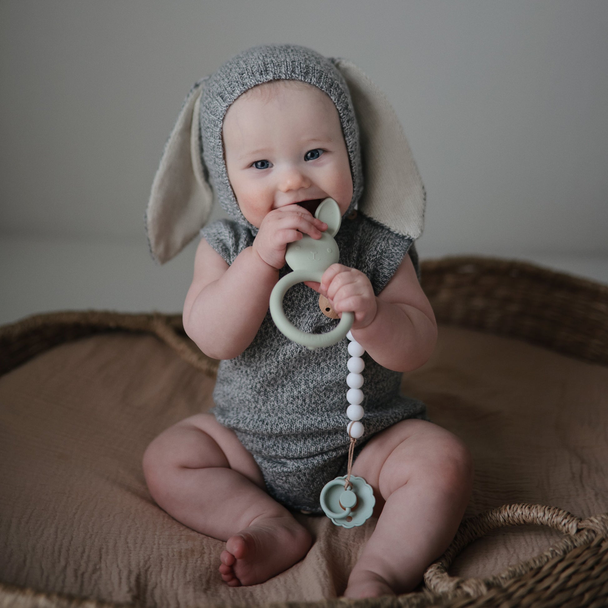 Silicone Pacifier Clip | Hera - Babies in Bloom