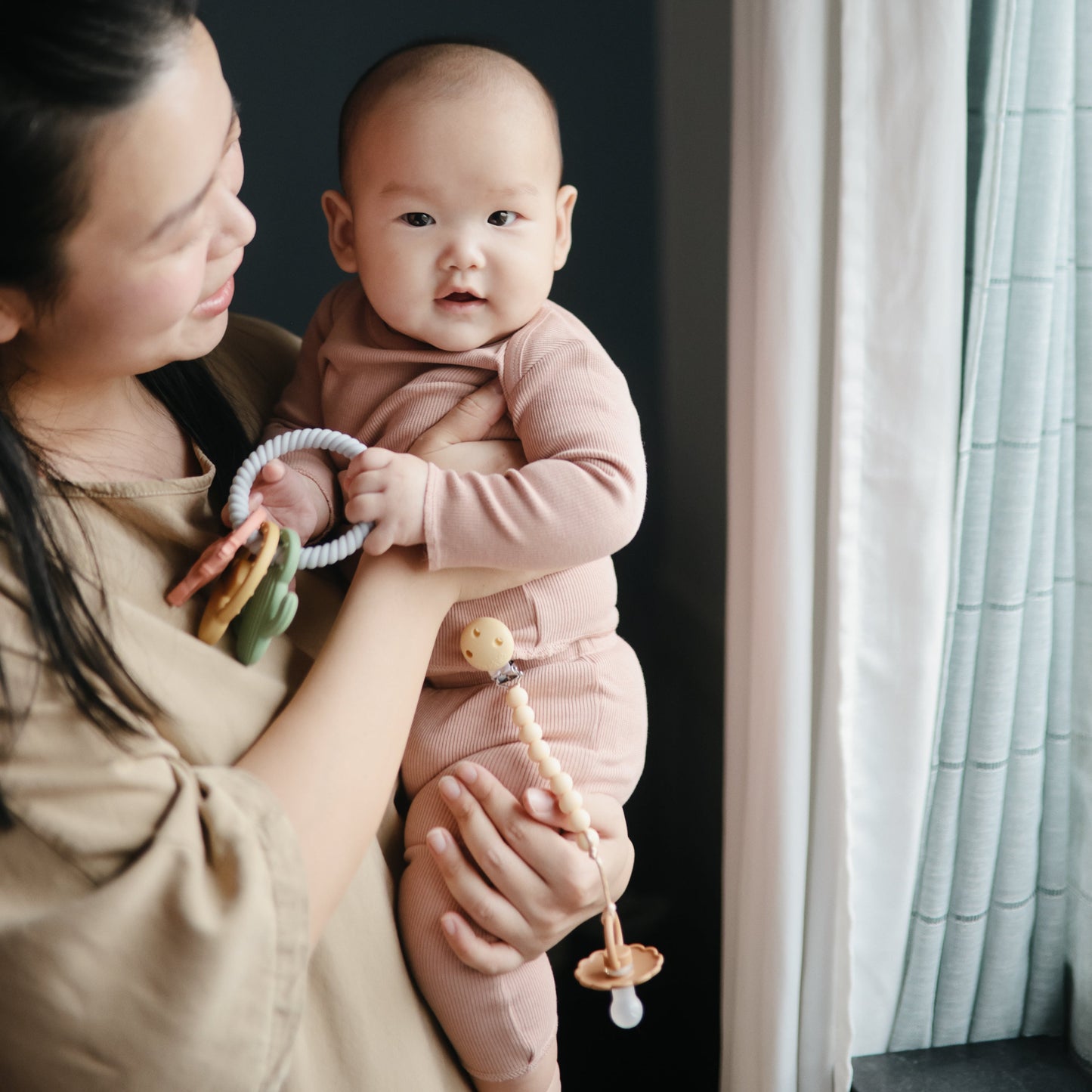 Silicone Pacifier Clip | Hera - Babies in Bloom