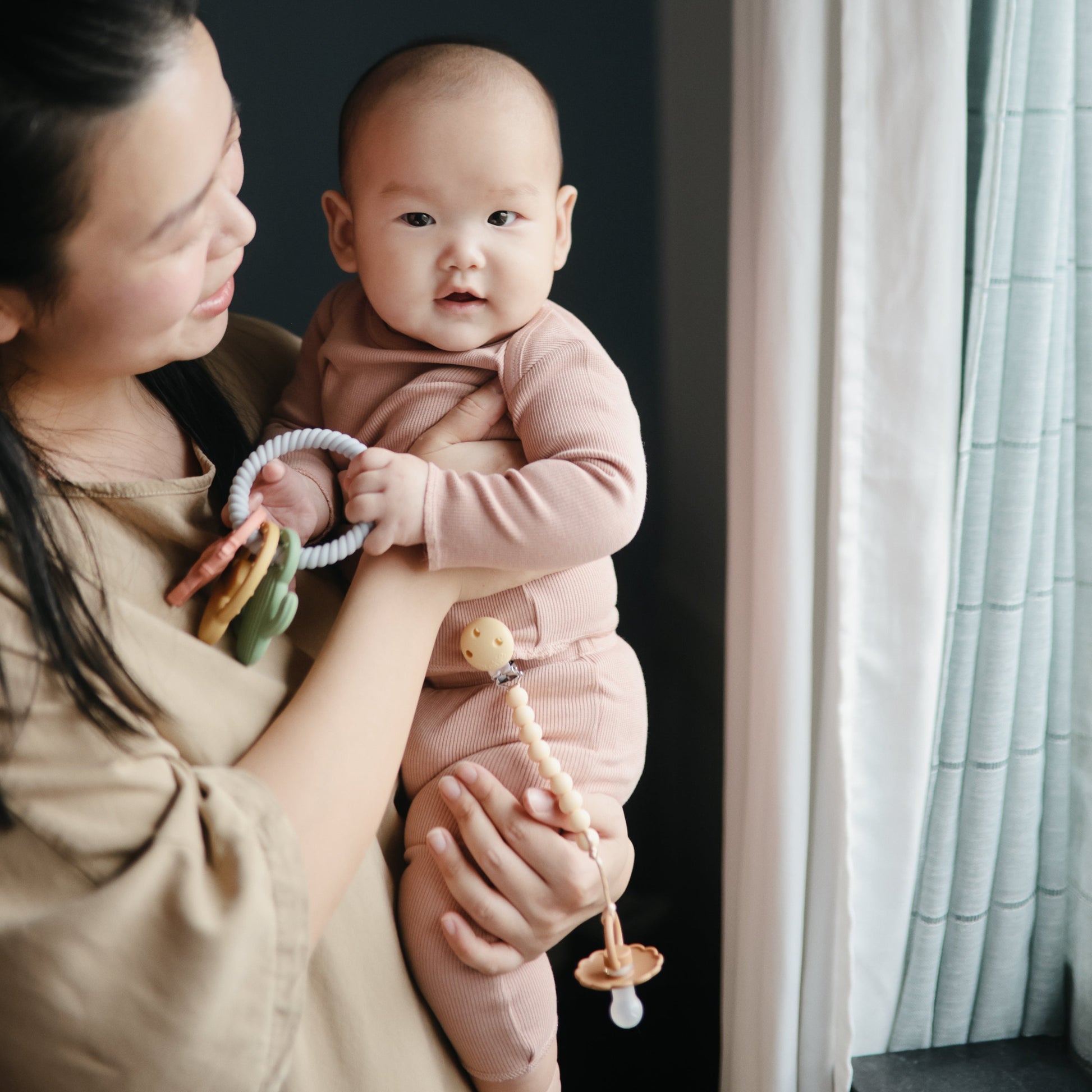 Silicone Pacifier Clip | Hera - Babies in Bloom