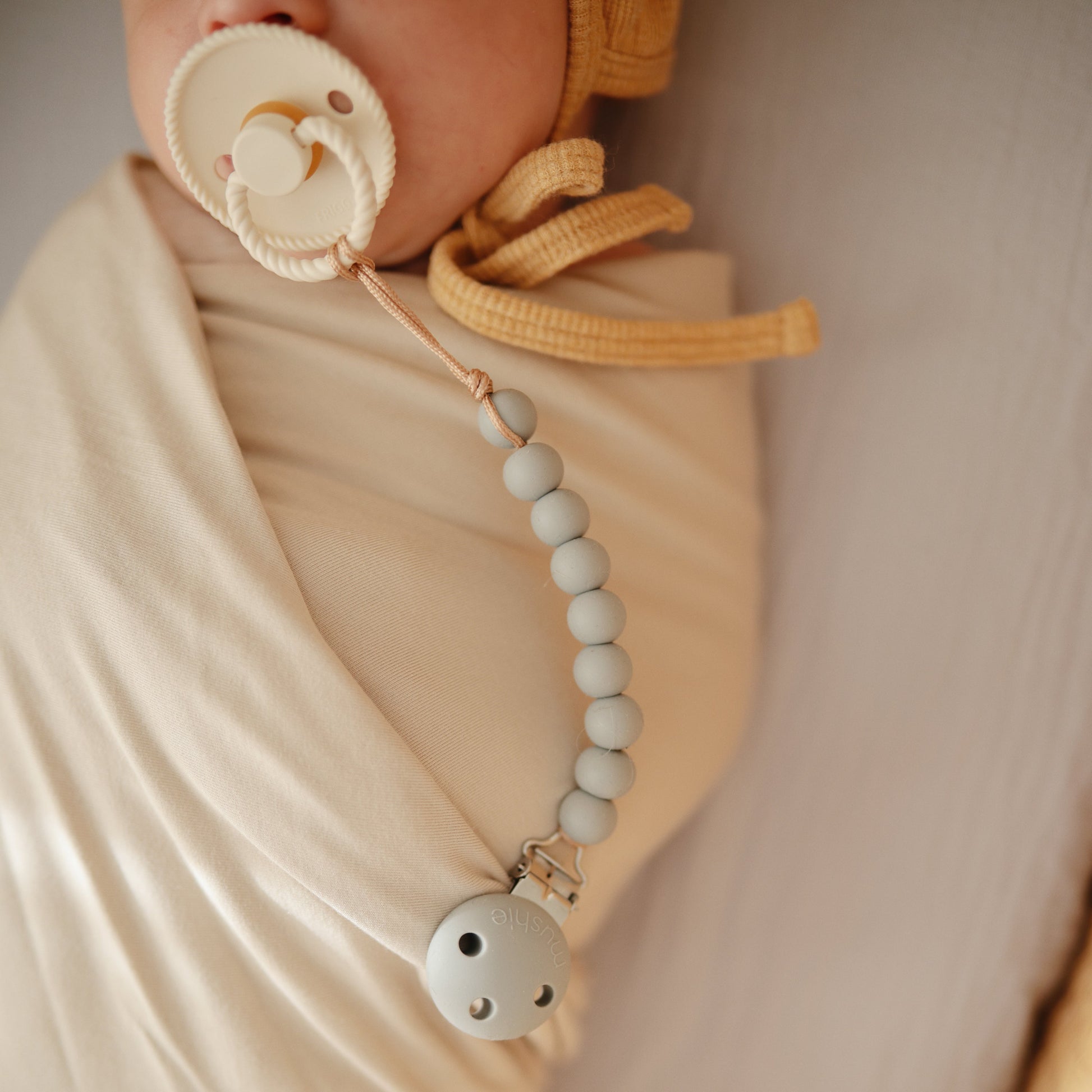 Silicone Pacifier Clip | Hera - Babies in Bloom