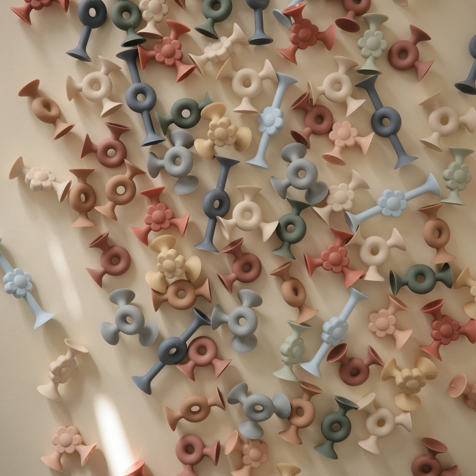 Daisy Silicone Suction Builders - Babies in Bloom