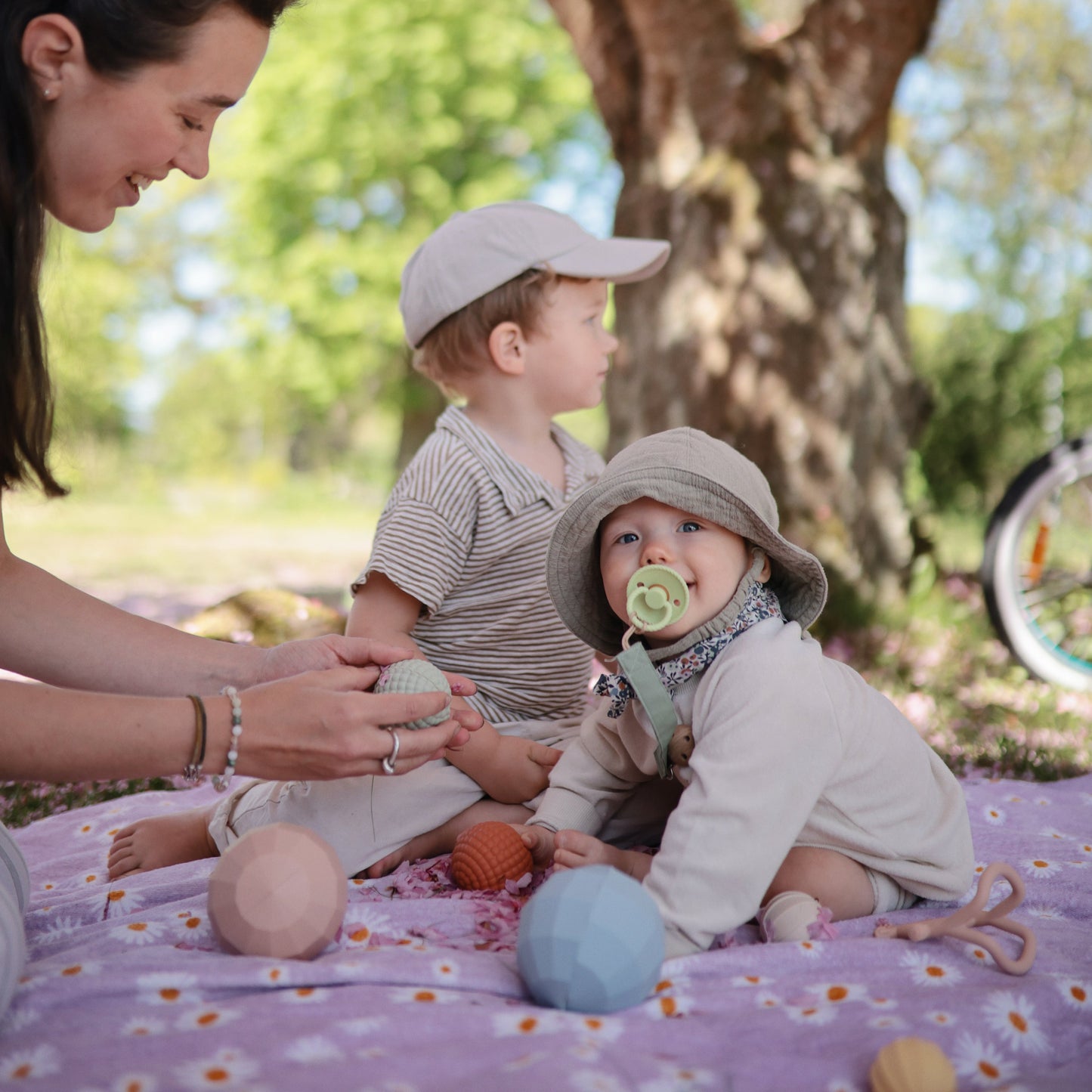 Nesting Spheres Sensory Toy - Babies in Bloom