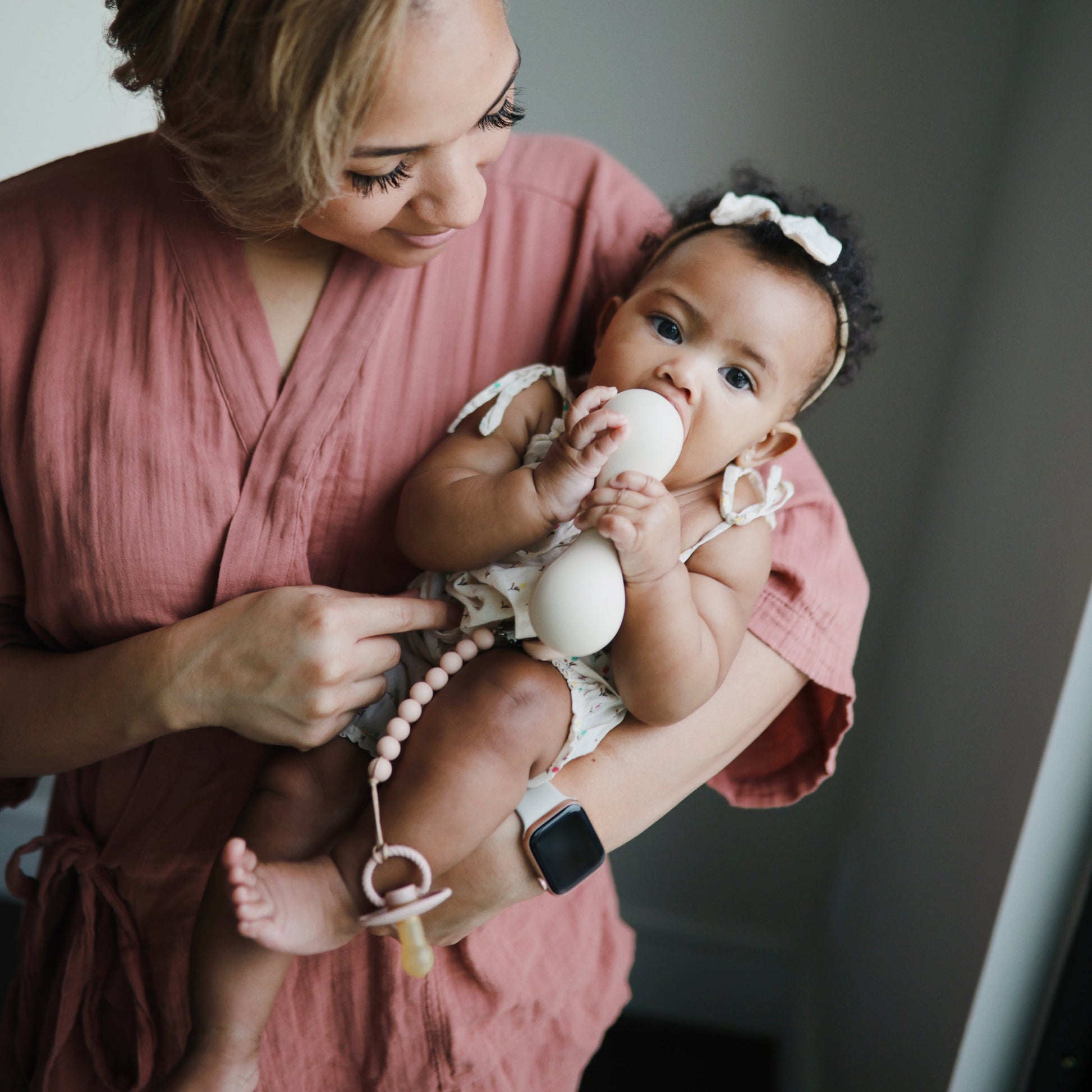 Silicone Pacifier Clip | Hera - Babies in Bloom
