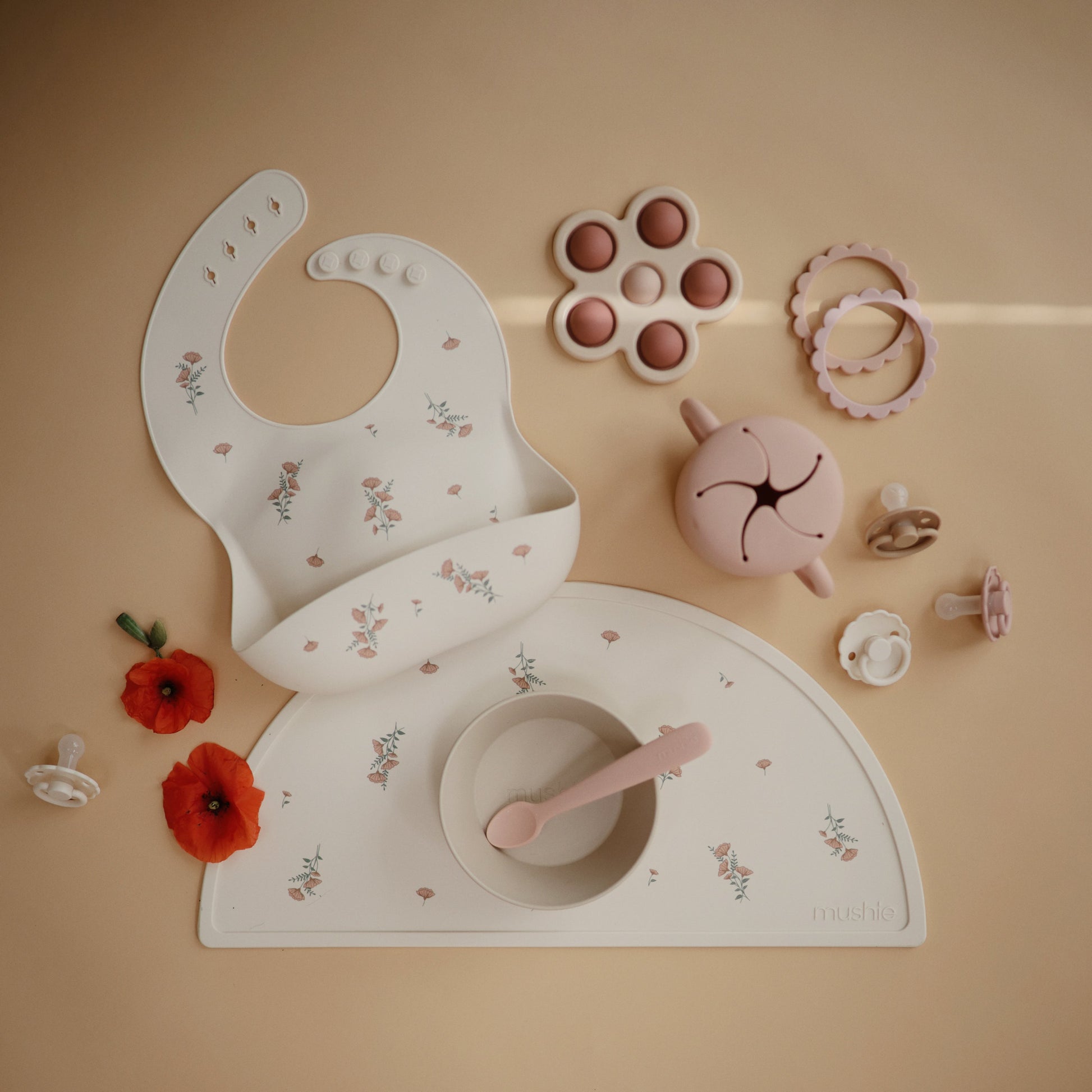 FRIGG Daisy Silicone Pacifier 2-Pack - Babies in Bloom
