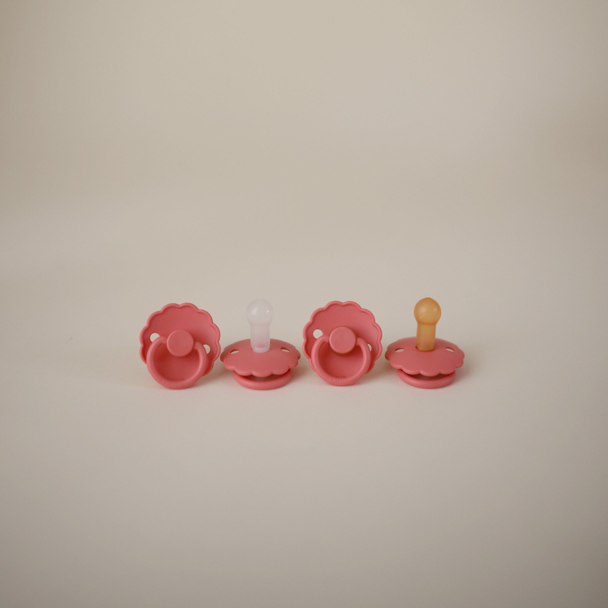FRIGG Daisy Silicone Pacifier 2-Pack - Babies in Bloom