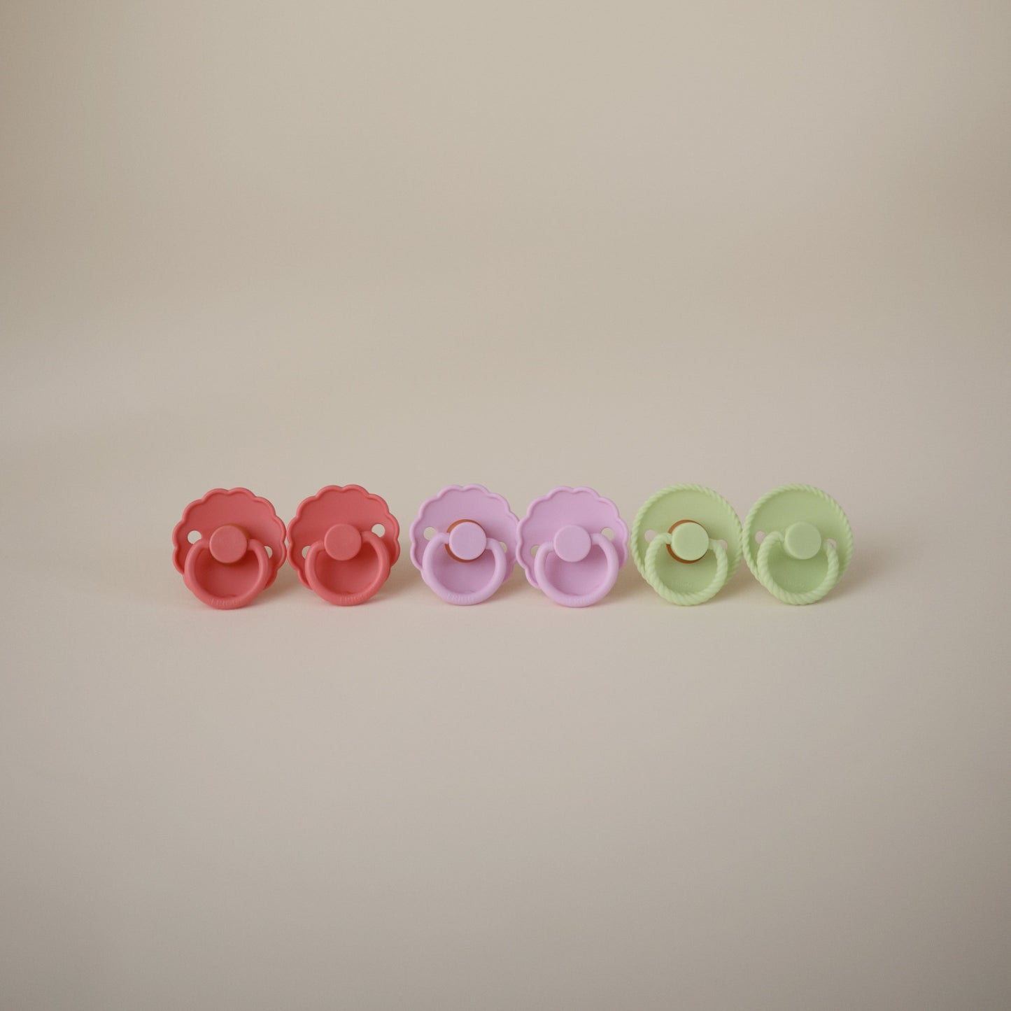 FRIGG Daisy Silicone Pacifier 2-Pack - Babies in Bloom