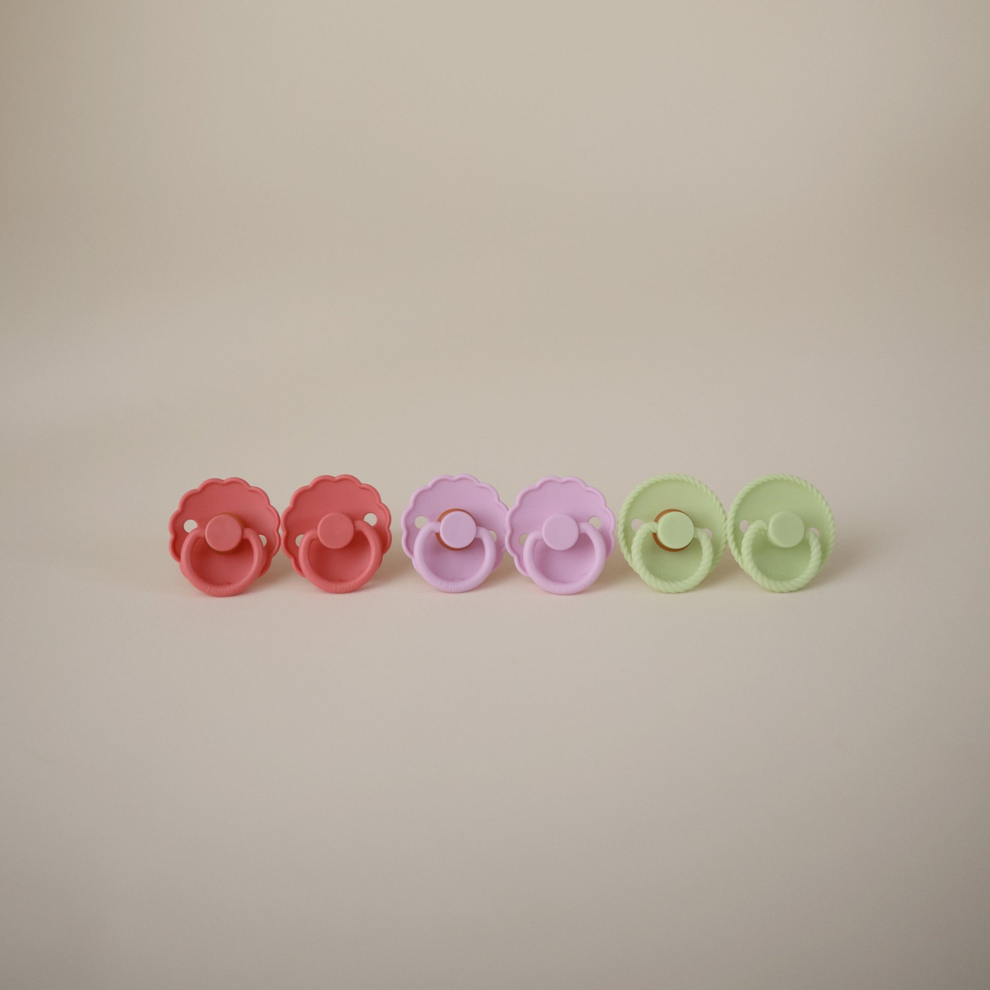 FRIGG Daisy Silicone Pacifier 2-Pack - Babies in Bloom