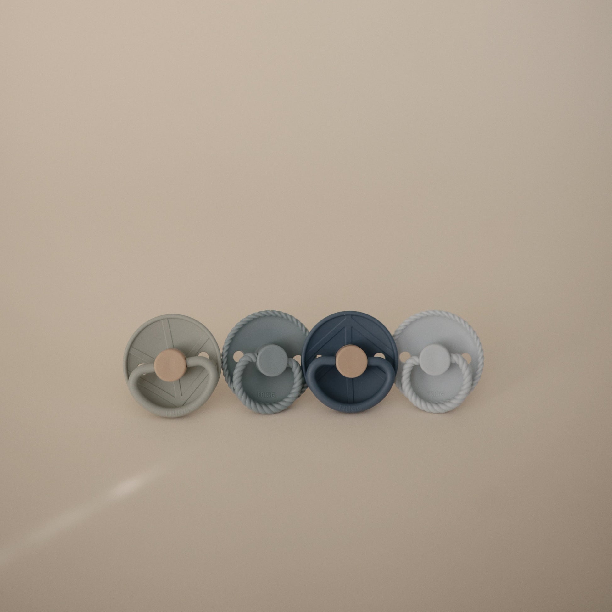 FRIGG Natural Rubber Pacifier 4-Pack - Babies in Bloom