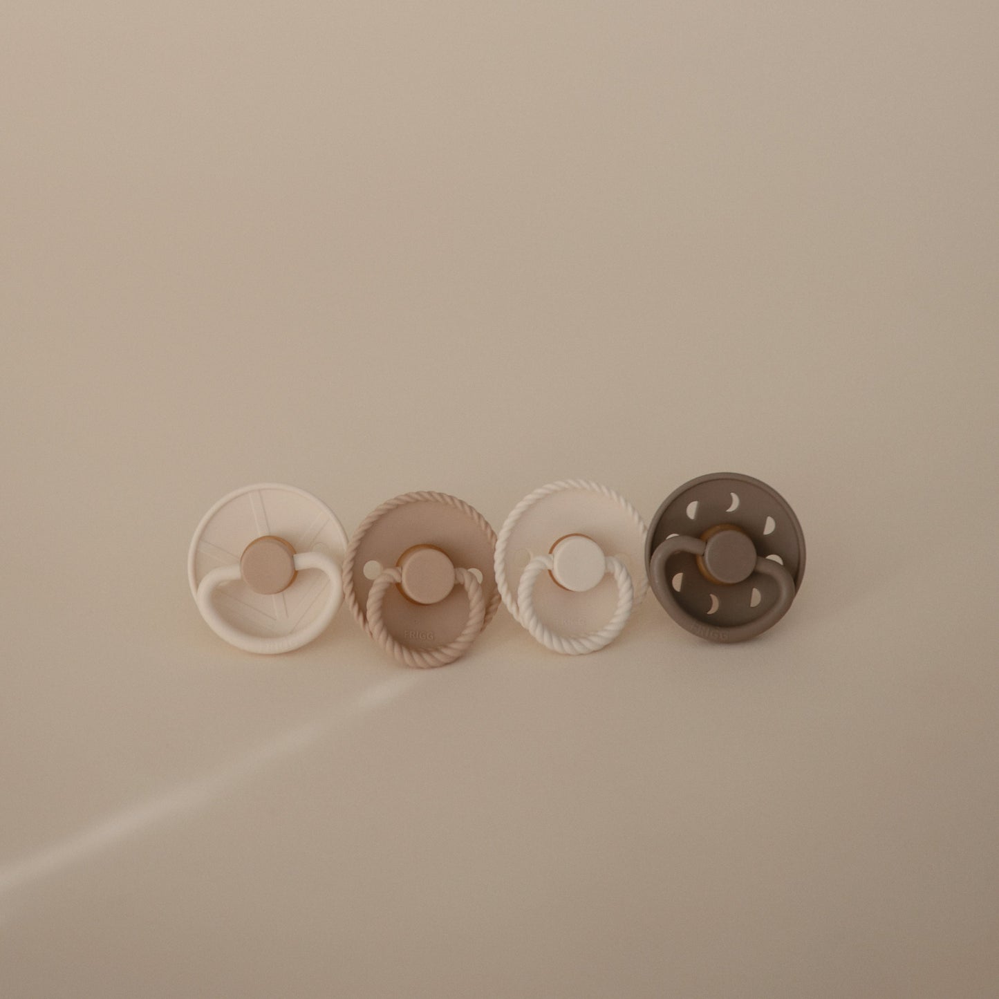 FRIGG Natural Rubber Pacifier 4-Pack - Babies in Bloom
