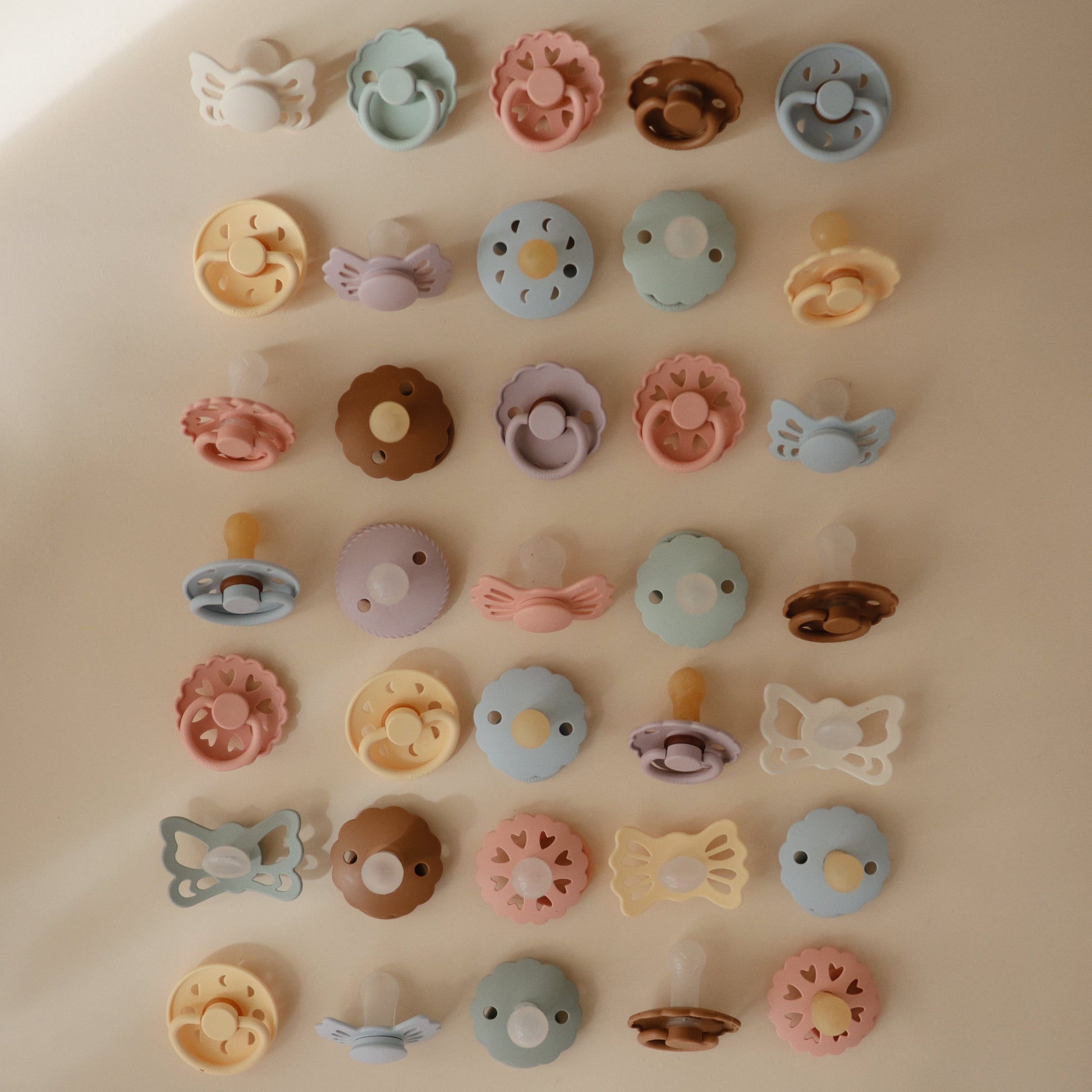 FRIGG Daisy Natural Rubber Pacifier 2-Pack - Babies in Bloom