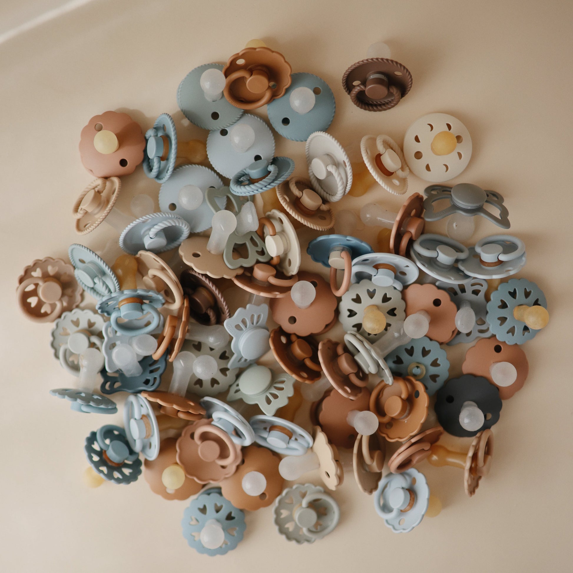 FRIGG Lucky Symmetrical Silicone Pacifier 2-Pack (0-6 Months) - Babies in Bloom
