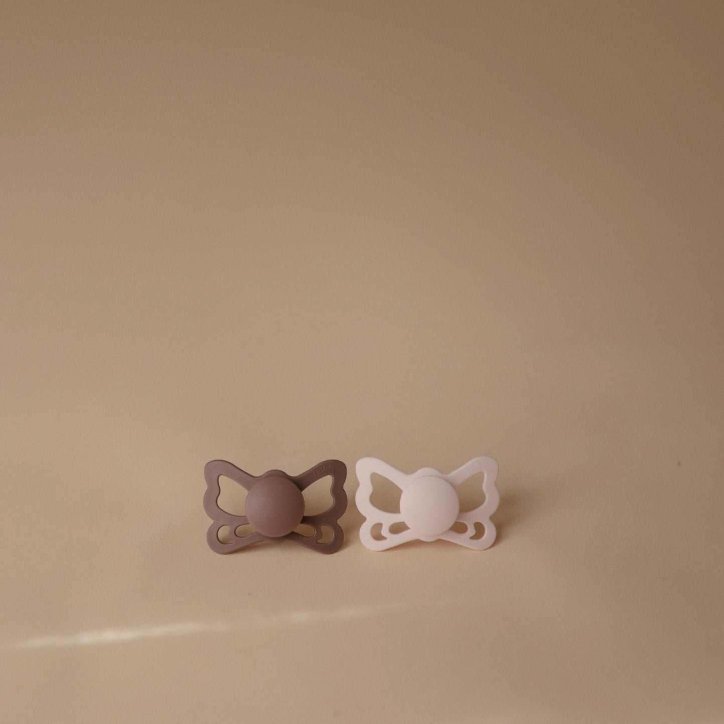 FRIGG Butterfly Anatomical Silicone Pacifier 2-Pack (6-18 Months) - Babies in Bloom
