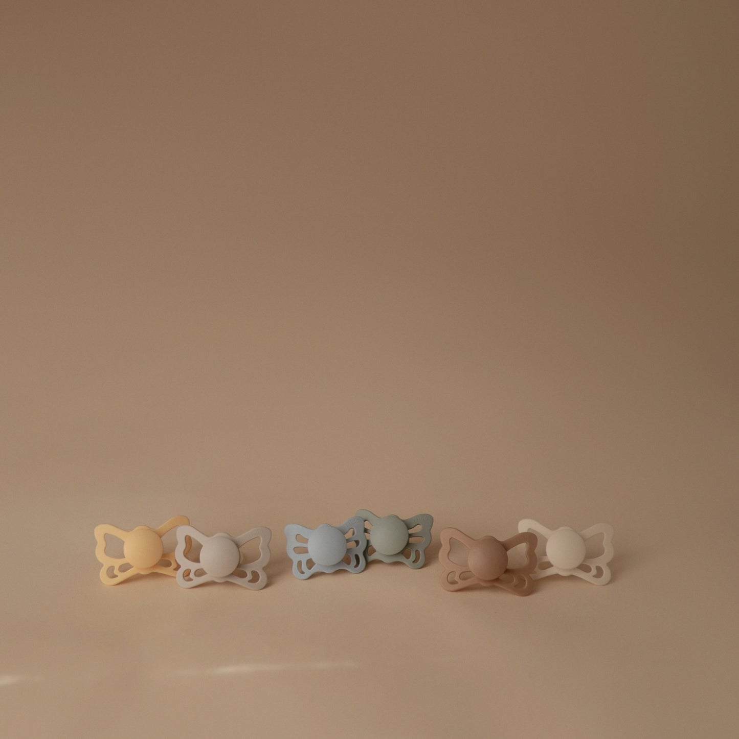 FRIGG Butterfly Anatomical Silicone Pacifier 2-Pack (6-18 Months) - Babies in Bloom