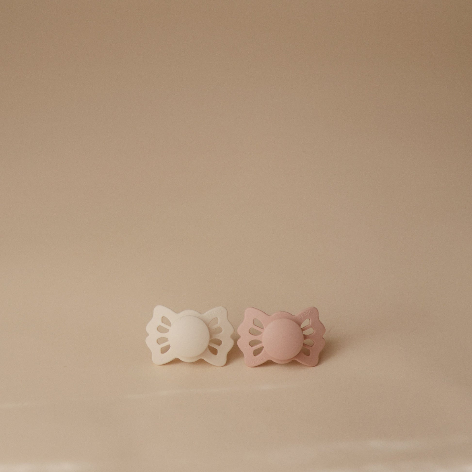 FRIGG Lucky Symmetrical Silicone Pacifier 2-Pack (0-6 Months) - Babies in Bloom