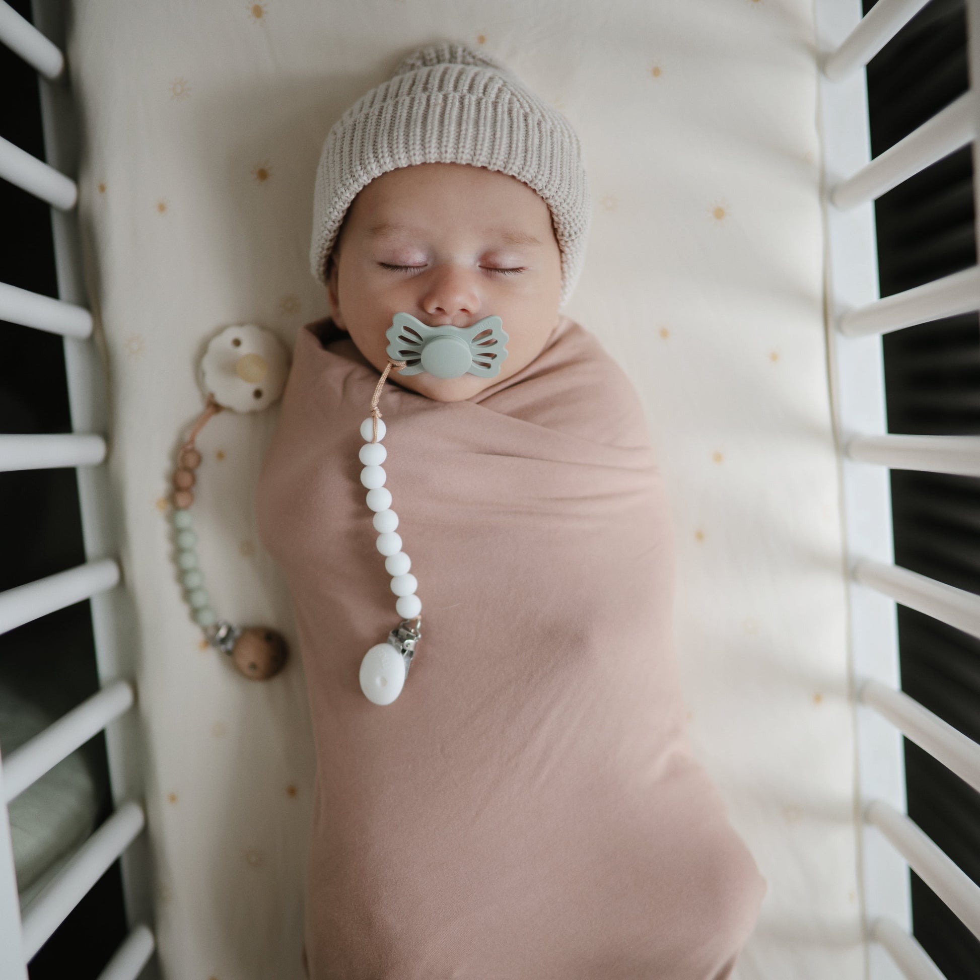 Silicone Pacifier Clip | Hera - Babies in Bloom