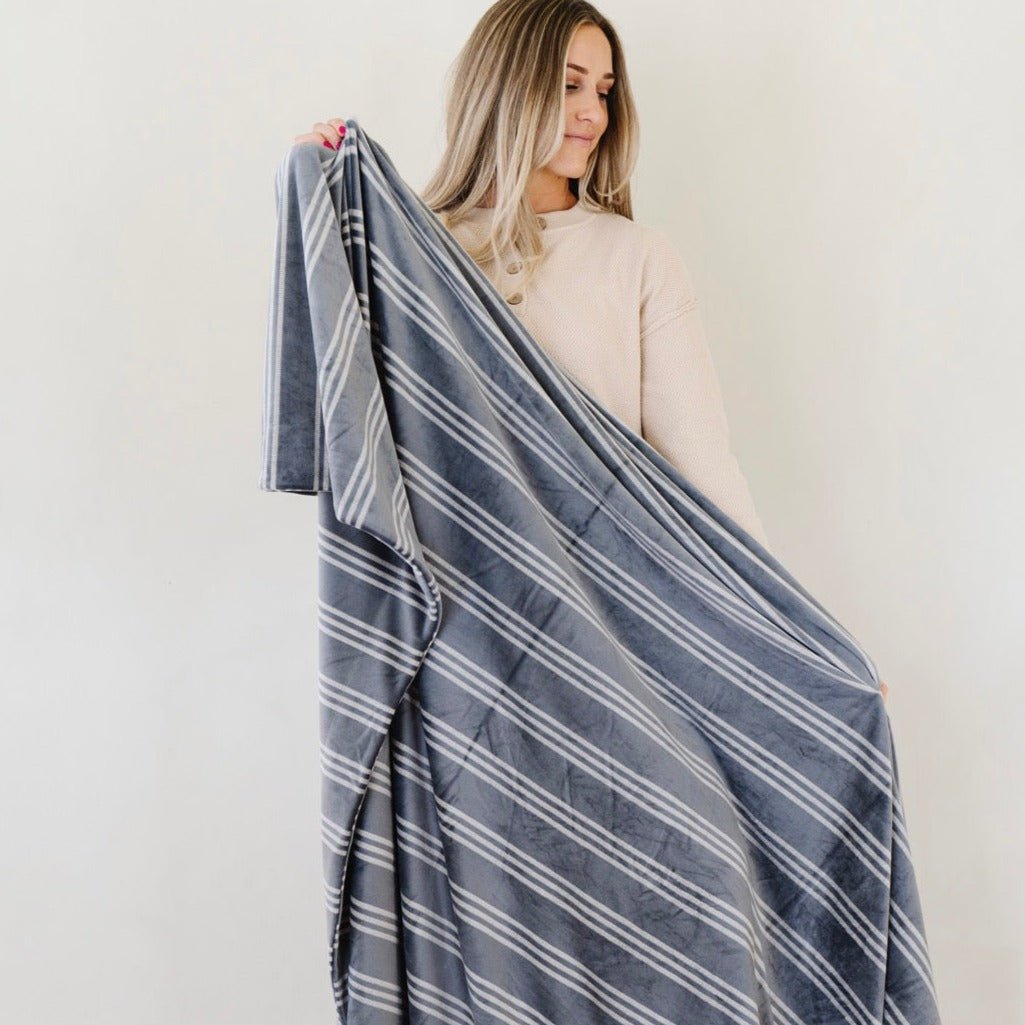 MINKY STRETCH XL THROW BLANKETS - Babies in Bloom