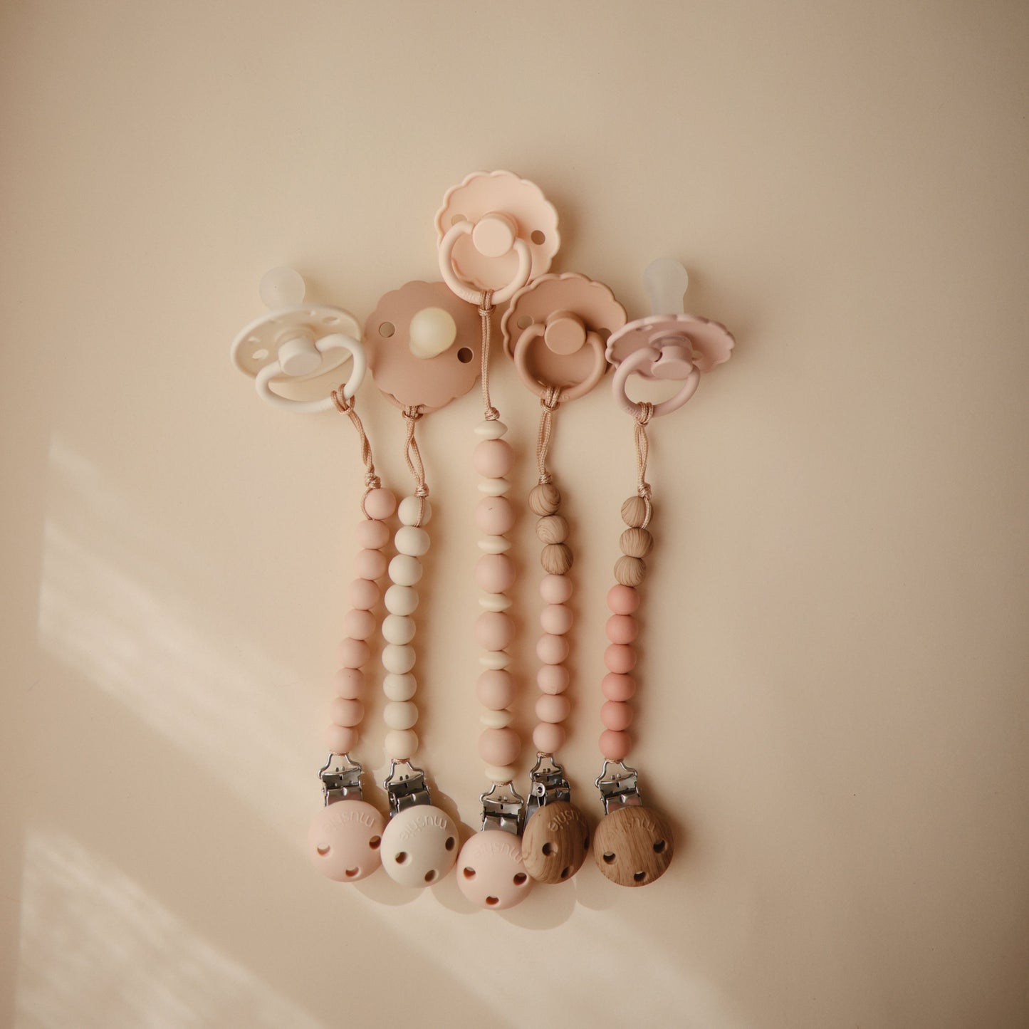 FRIGG Daisy Silicone Pacifier 2-Pack - Babies in Bloom