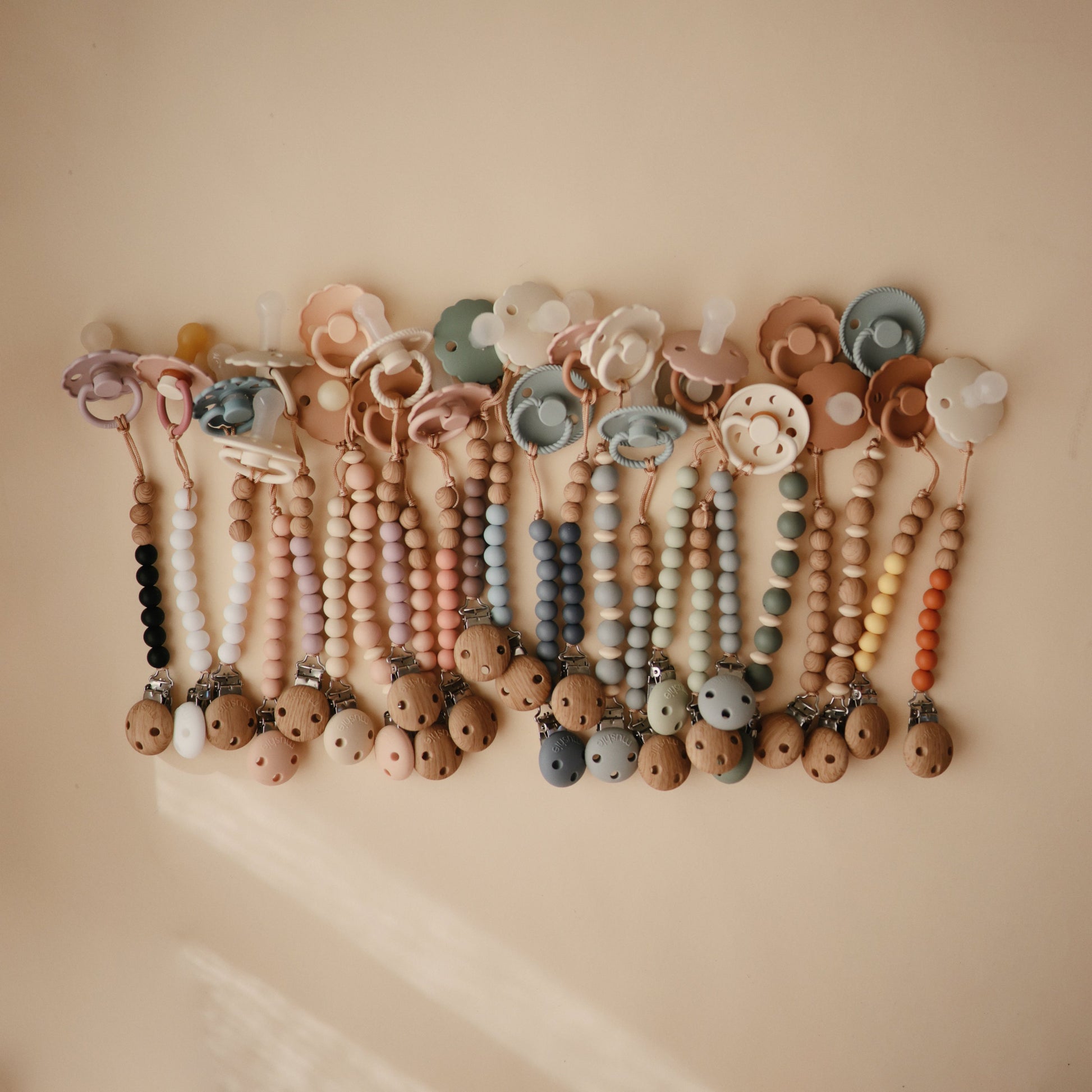 Silicone Pacifier Clip | Hera - Babies in Bloom