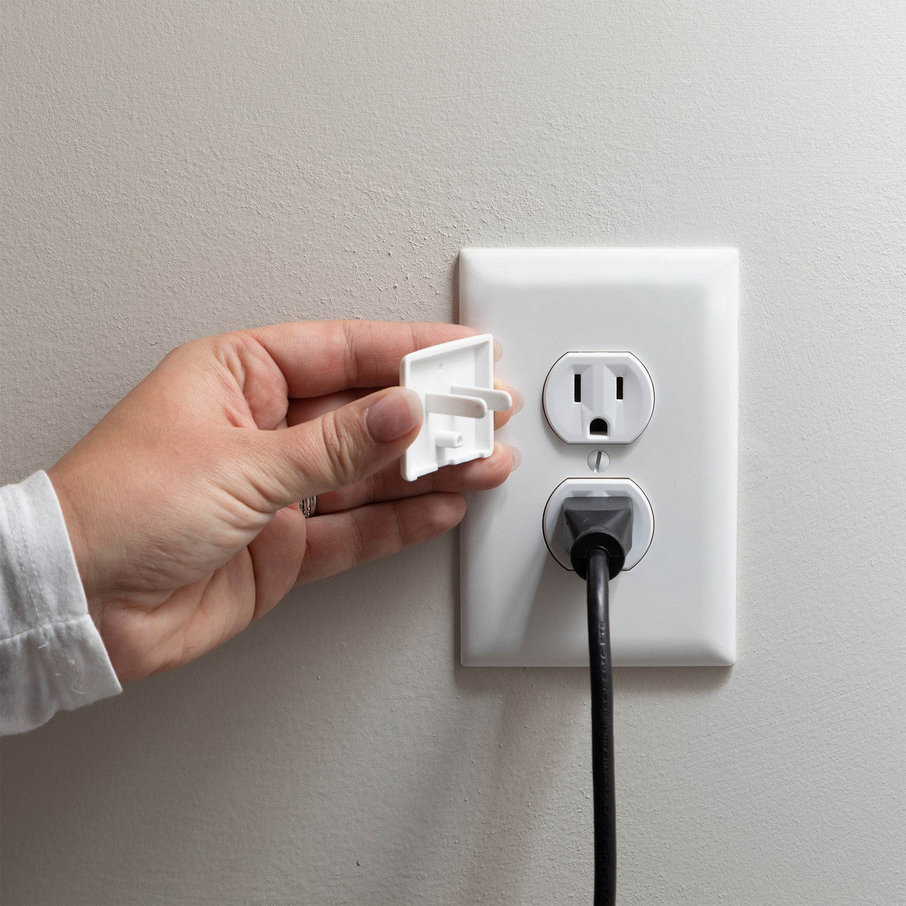 StayPut Single Outlet Plugs (12 Pack)