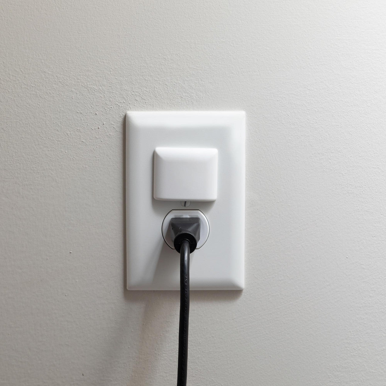 StayPut Single Outlet Plugs (12 Pack)