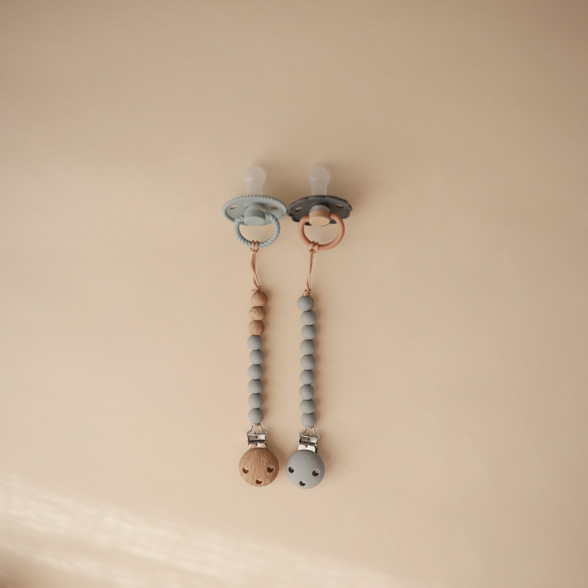 Silicone Pacifier Clip | Hera - Babies in Bloom