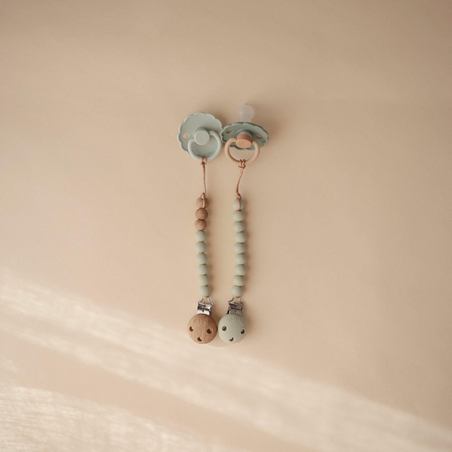 Silicone Pacifier Clip | Hera - Babies in Bloom